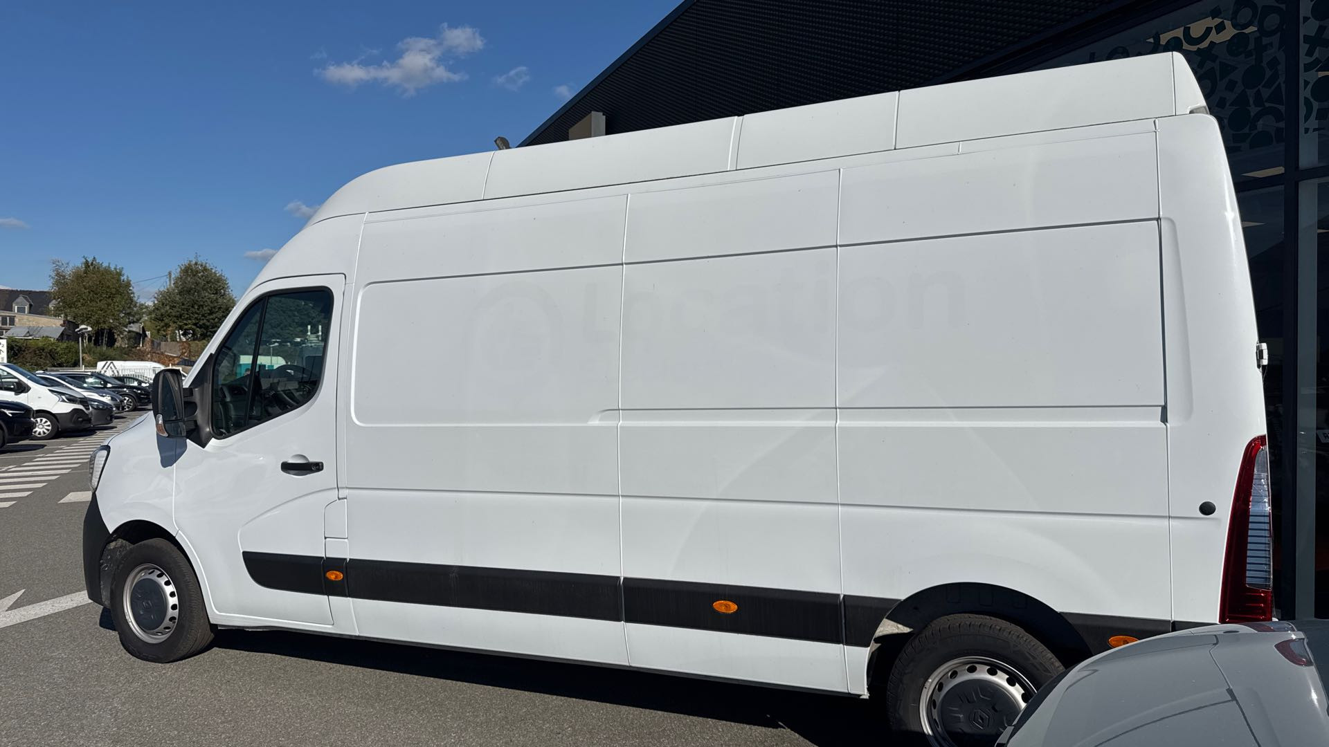 Vente en ligne Renault Master Fourgon MASTER FGN TRAC F3500 L3H3 BLUE DCI 135 au prix de 25 290 €