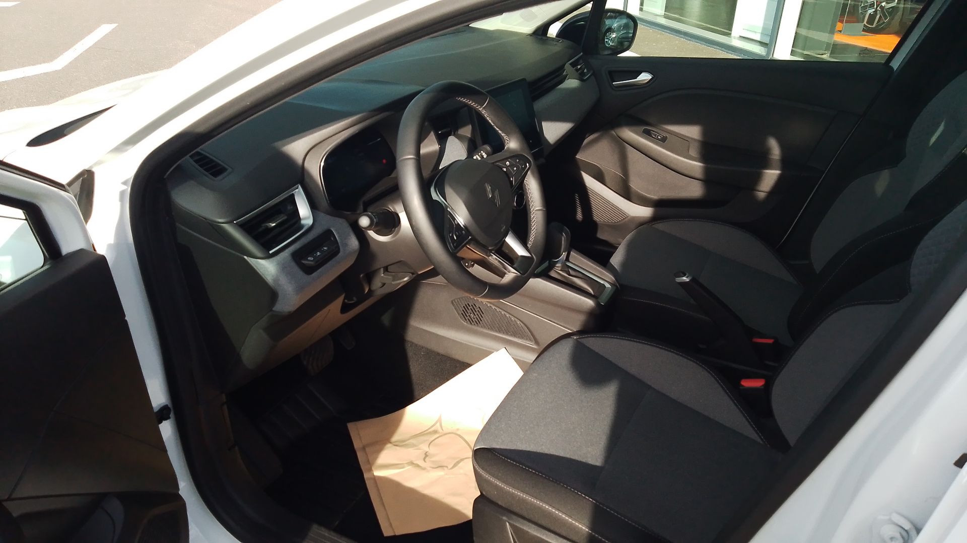 Vente en ligne Renault Clio 5 Clio E-Tech full hybrid 145 ch GSR2 au prix de 18 490 €