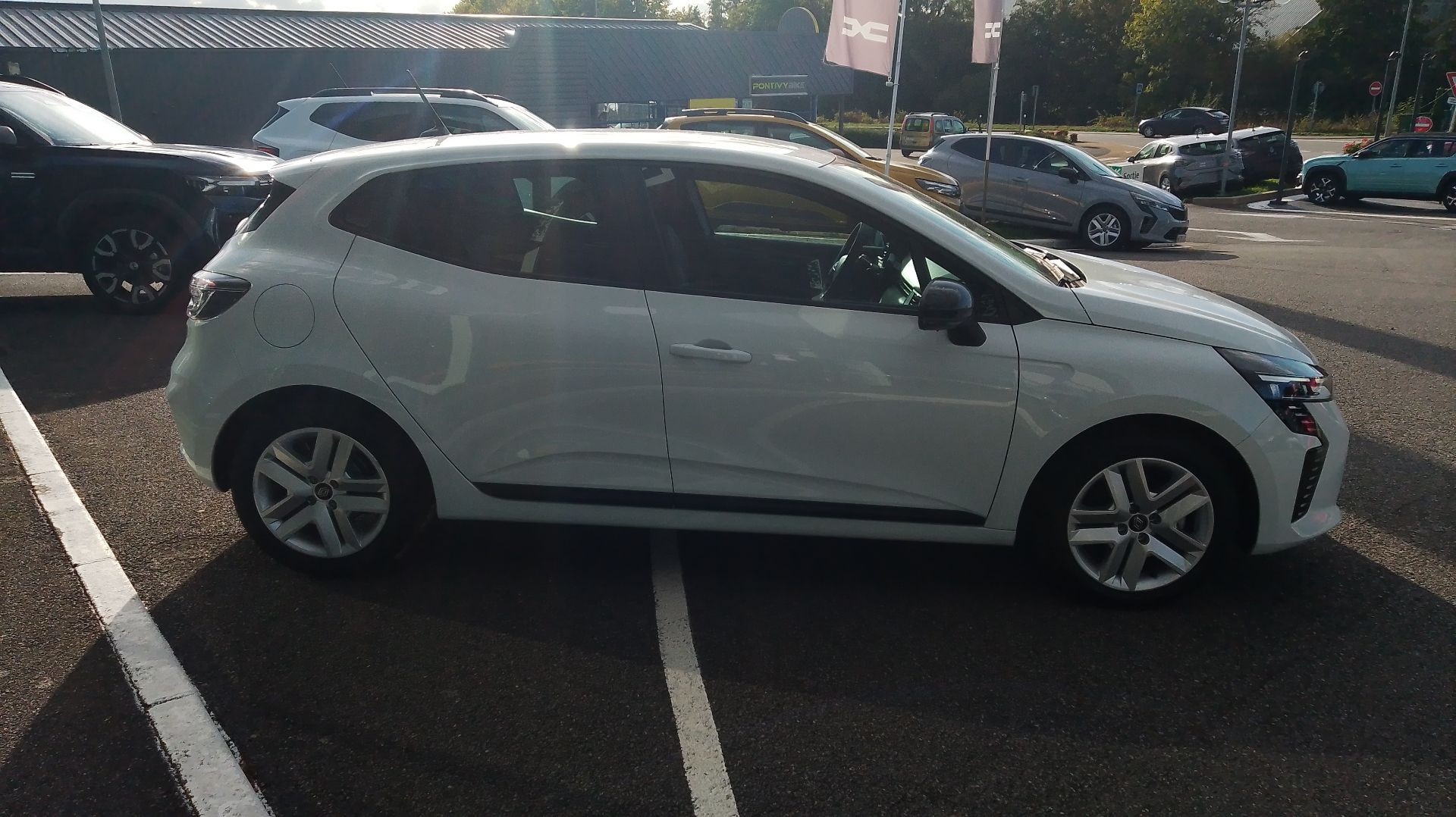 Vente en ligne Renault Clio 5 Clio E-Tech full hybrid 145 ch GSR2 au prix de 18 490 €