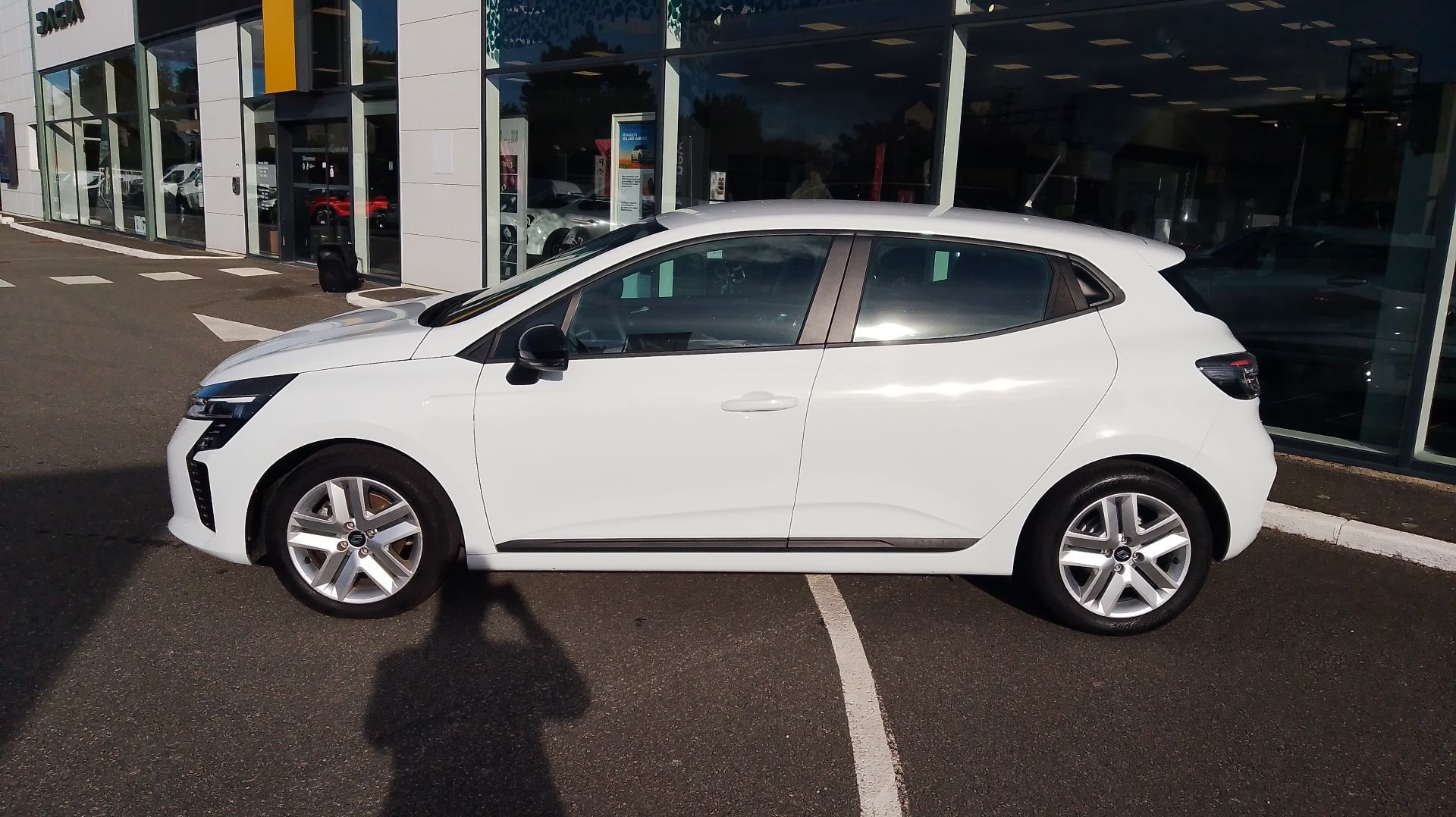 Vente en ligne Renault Clio 5 Clio E-Tech full hybrid 145 ch GSR2 au prix de 18 490 €