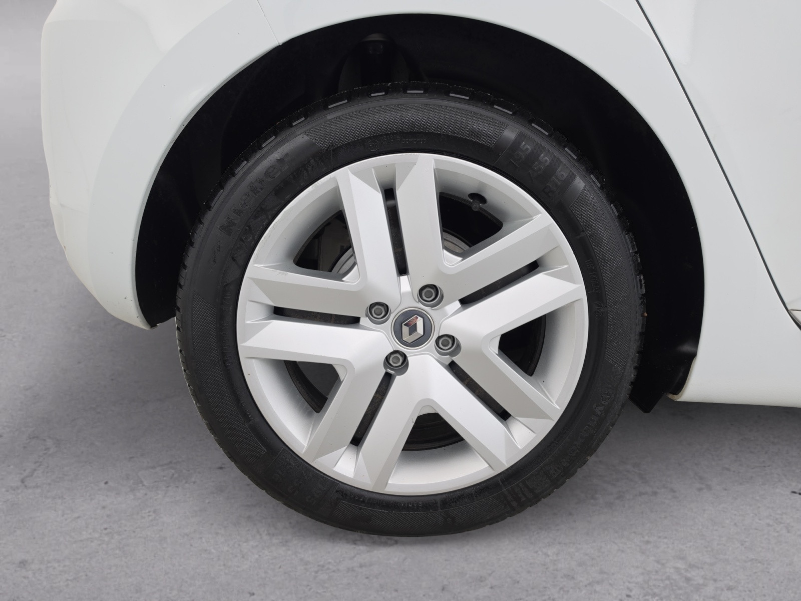Vente en ligne Renault Clio 5 Clio E-Tech 140 - 21 au prix de 13 490 €