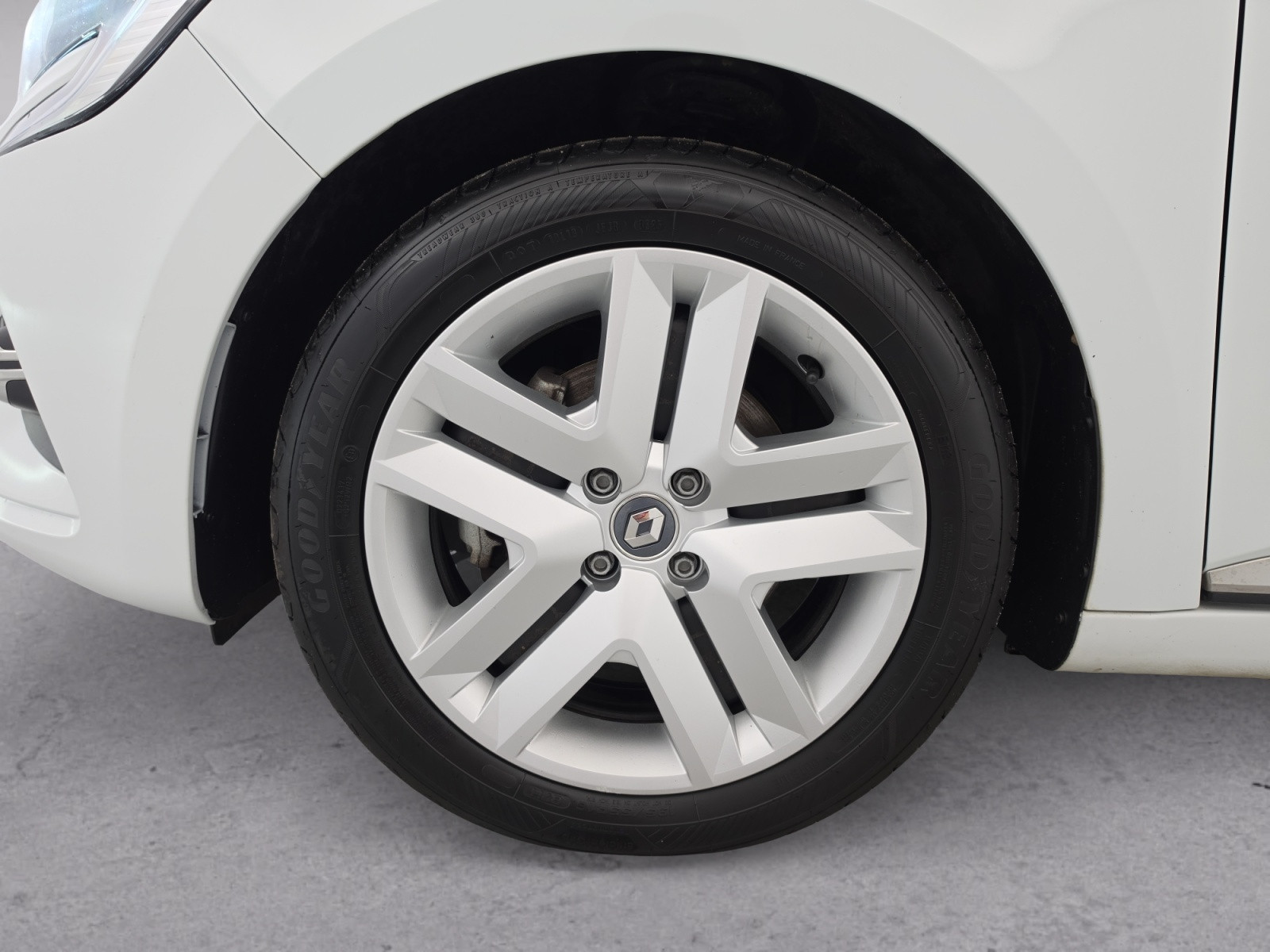 Vente en ligne Renault Clio 5 Clio E-Tech 140 - 21 au prix de 13 490 €