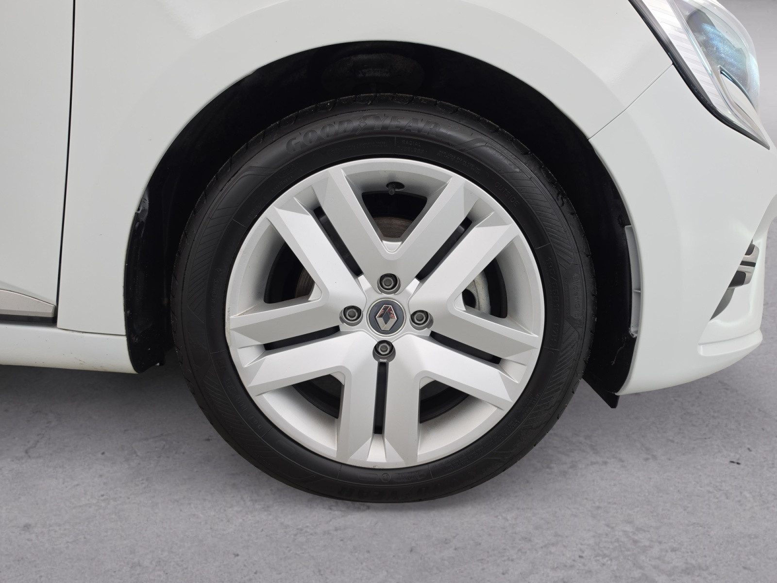 Vente en ligne Renault Clio 5 Clio E-Tech 140 - 21 au prix de 13 490 €