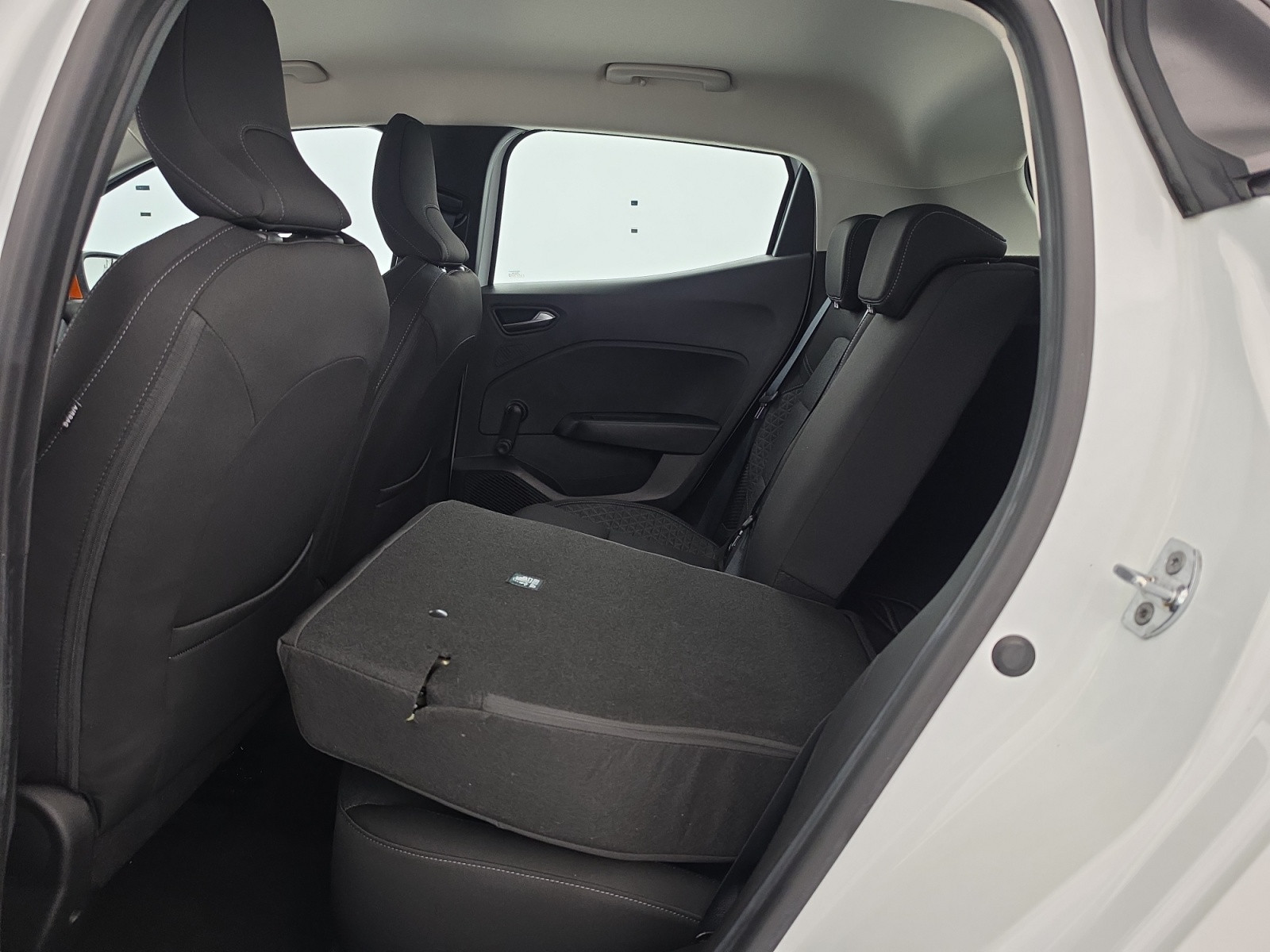 Vente en ligne Renault Clio 5 Clio E-Tech 140 - 21 au prix de 13 490 €