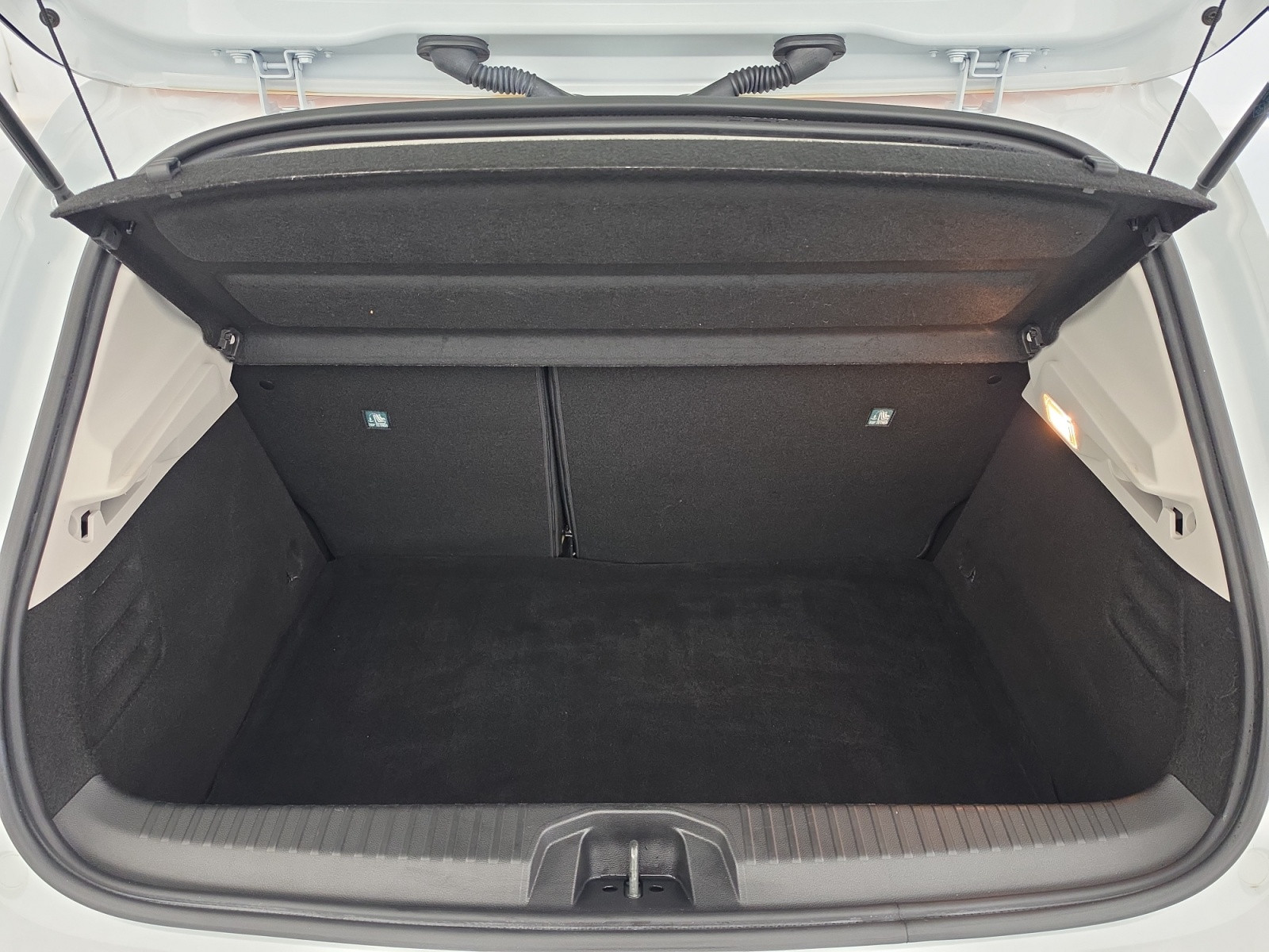 Vente en ligne Renault Clio 5 Clio E-Tech 140 - 21 au prix de 13 490 €