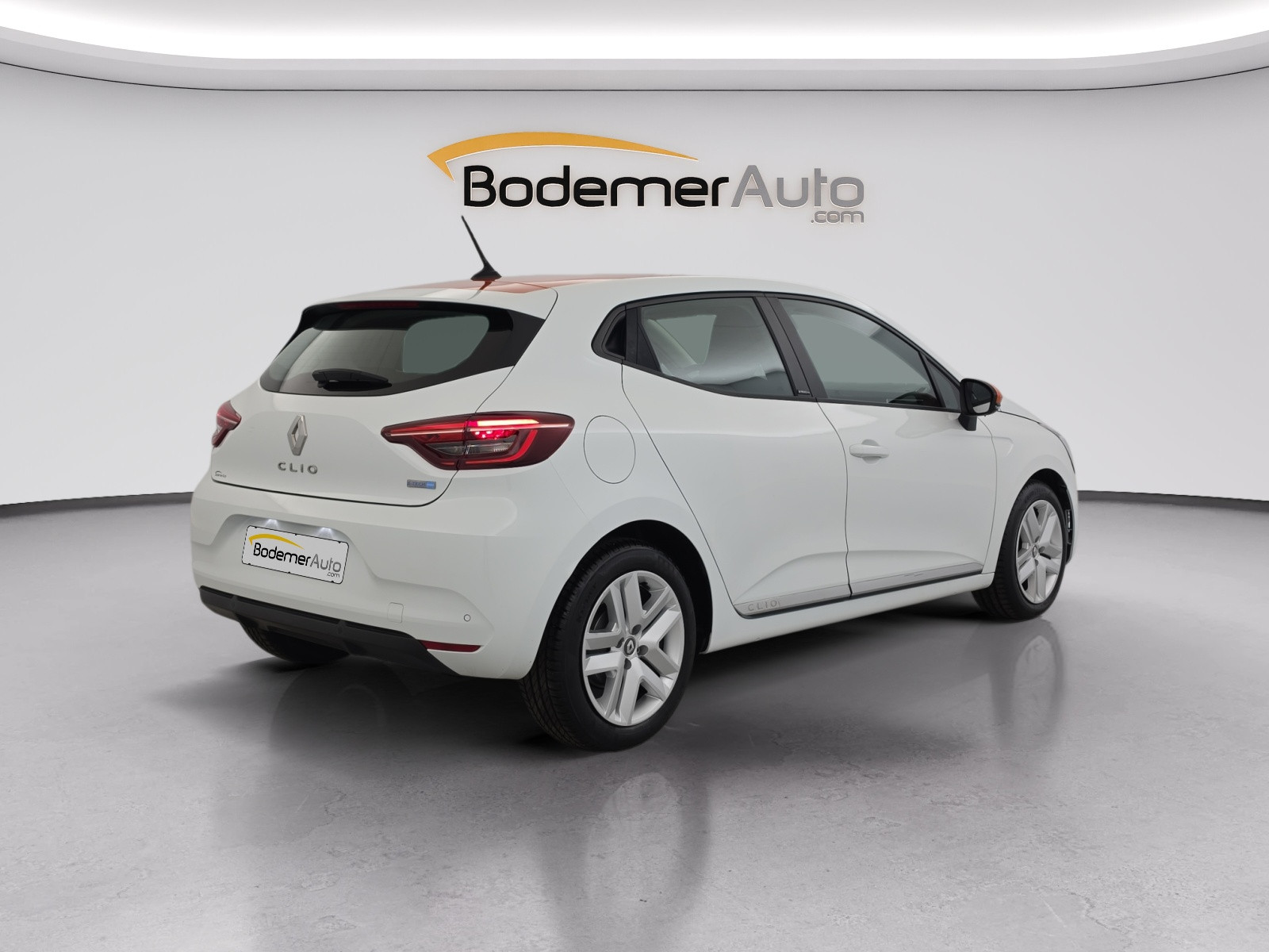 Vente en ligne Renault Clio 5 Clio E-Tech 140 - 21 au prix de 13 490 €