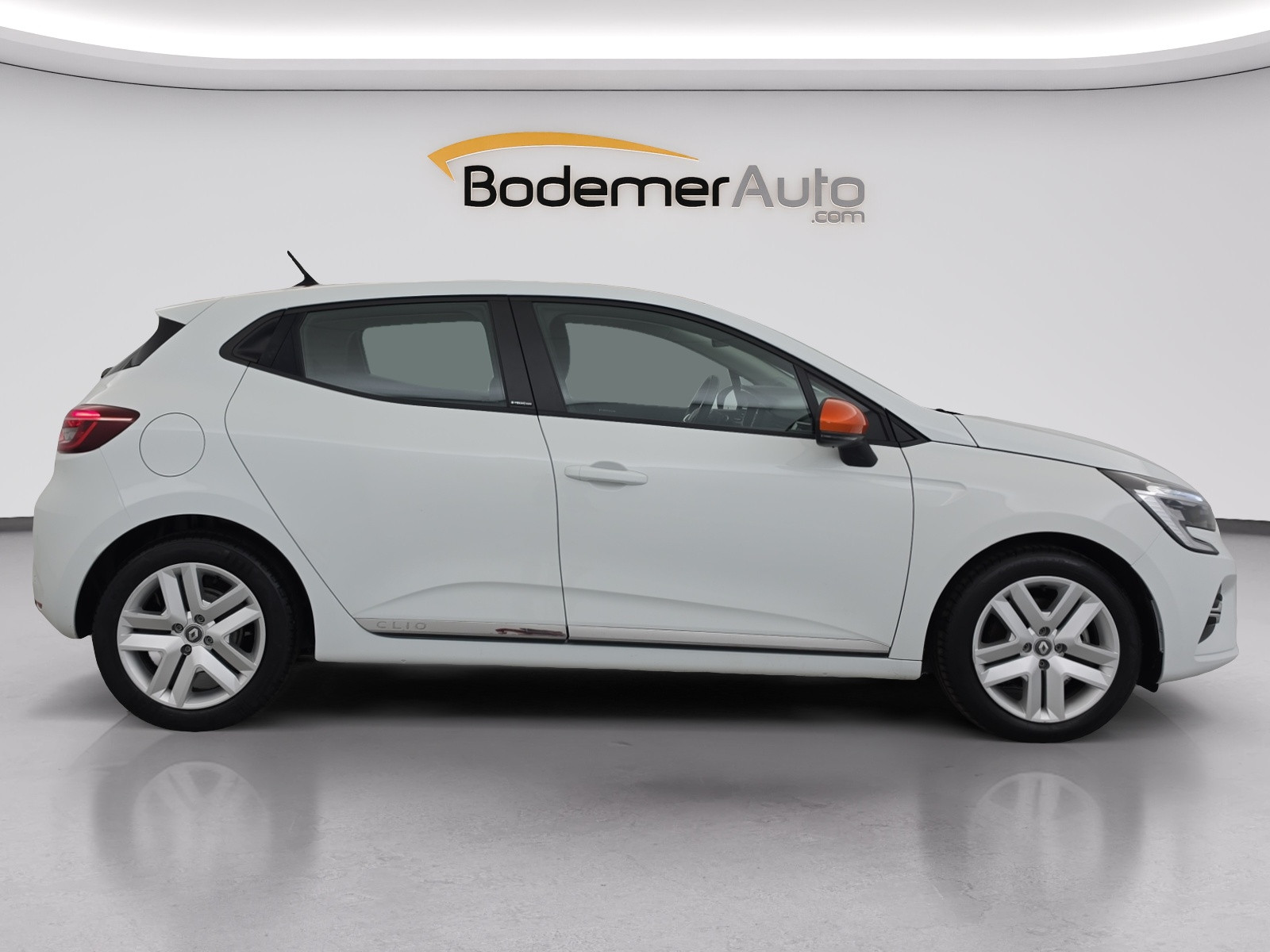Vente en ligne Renault Clio 5 Clio E-Tech 140 - 21 au prix de 13 490 €