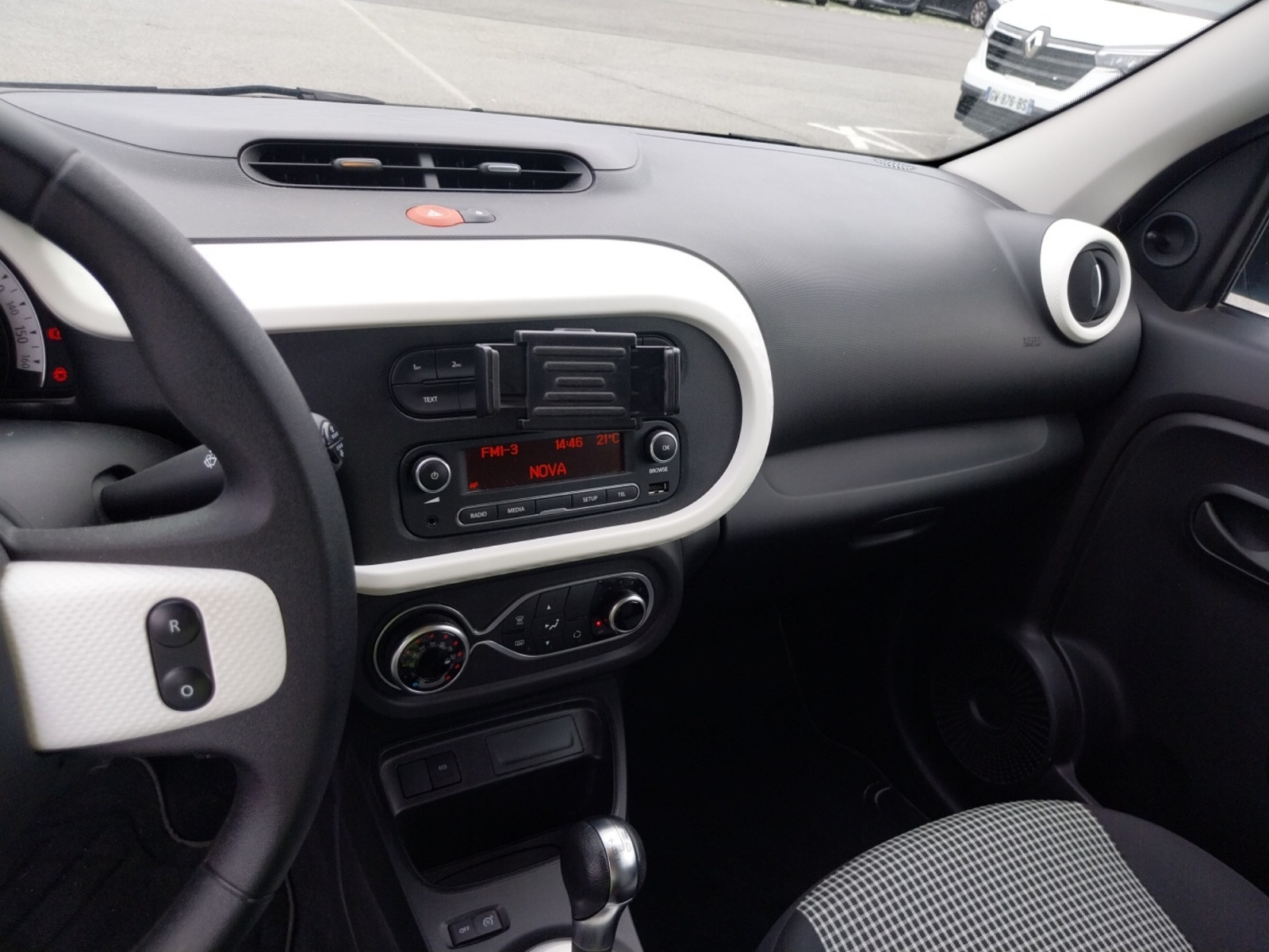 Vente en ligne Renault Twingo Electrique Twingo III E-Tech au prix de 12 990 €