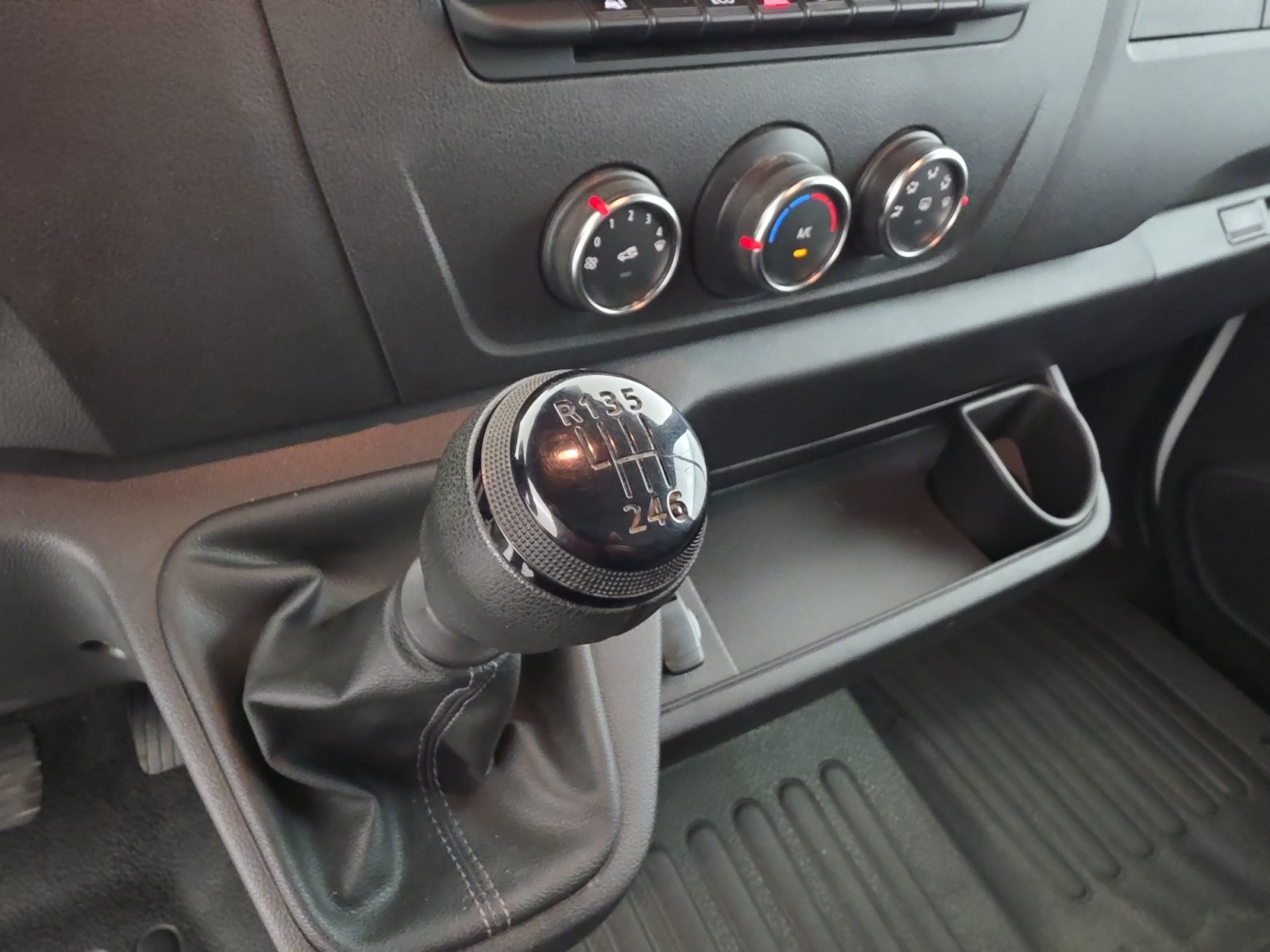 Vente en ligne Renault Master Fourgon MASTER FGN TRAC F3500 L2H2 BLUE DCI 135 au prix de 19 290 €