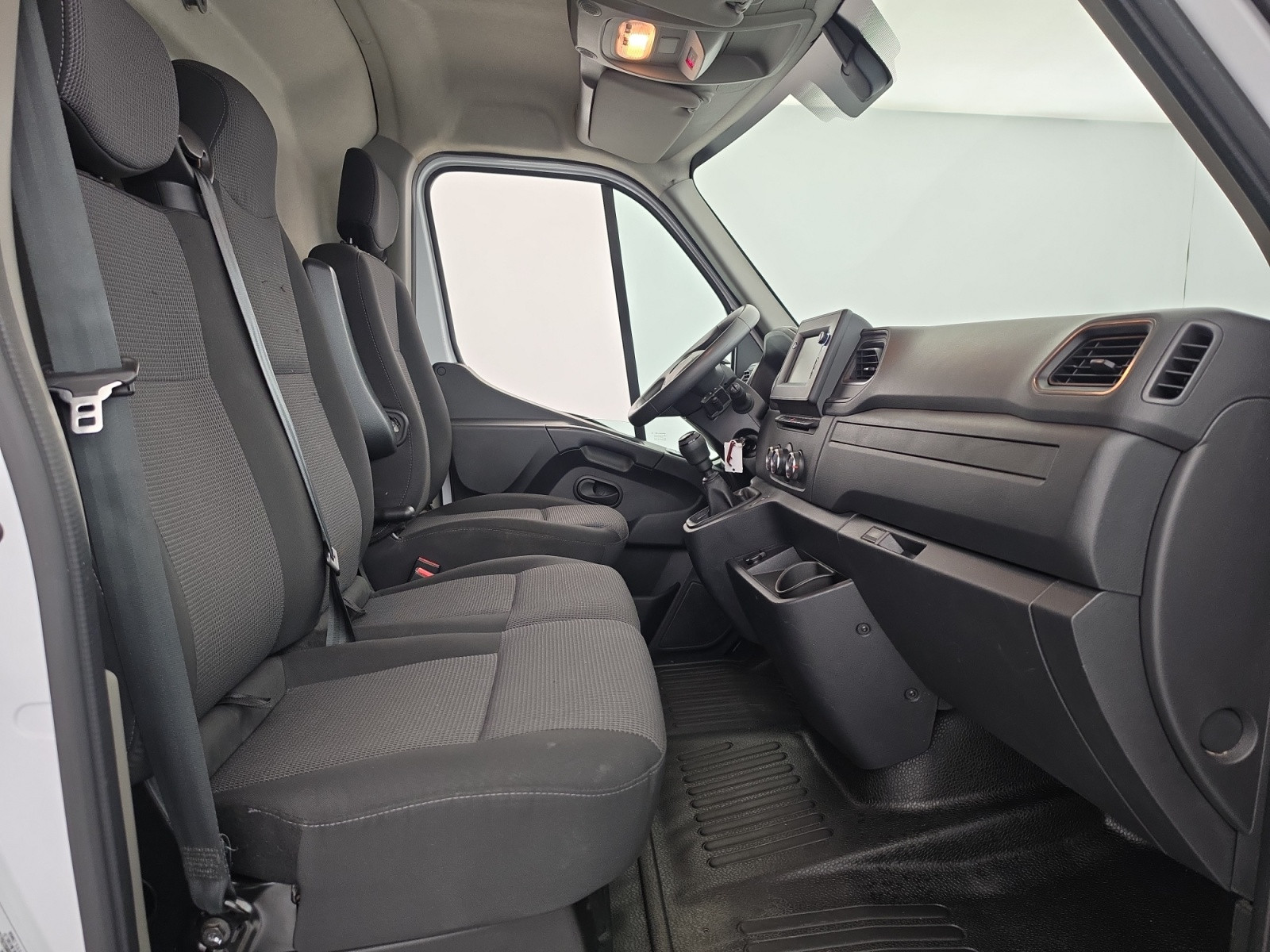 Vente en ligne Renault Master Fourgon MASTER FGN TRAC F3500 L2H2 BLUE DCI 135 au prix de 19 290 €