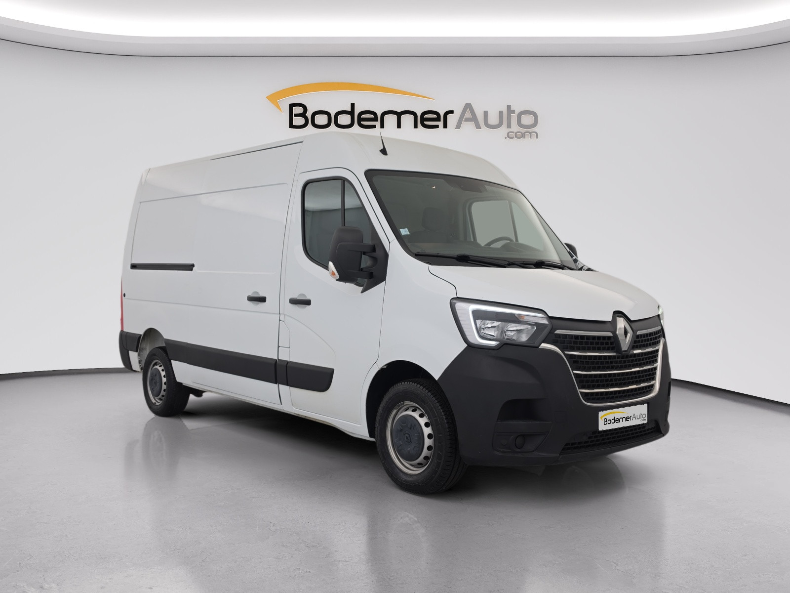 Vente en ligne Renault Master Fourgon MASTER FGN TRAC F3500 L2H2 BLUE DCI 135 au prix de 19 290 €