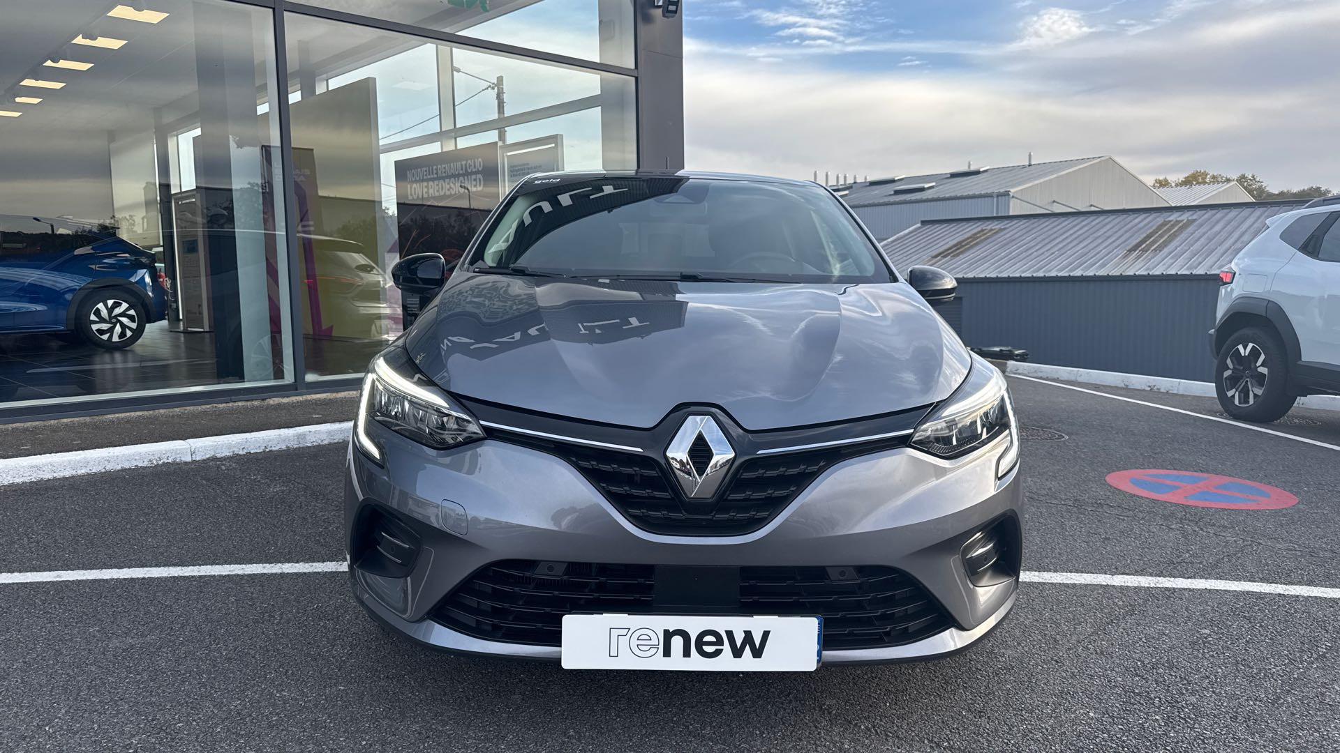 Vente en ligne Renault Clio 5 Clio E-Tech hybride 145 au prix de 16 990 €