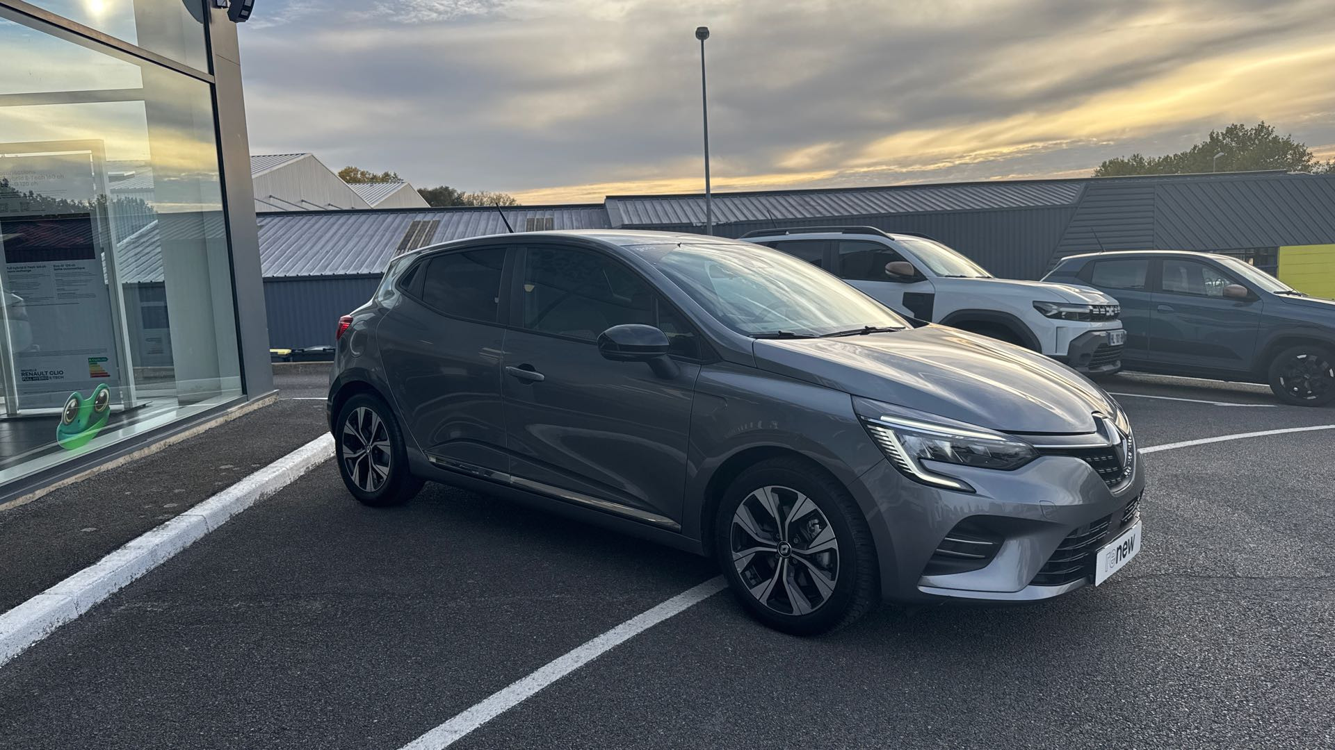 Vente en ligne Renault Clio 5 Clio E-Tech hybride 145 au prix de 16 990 €