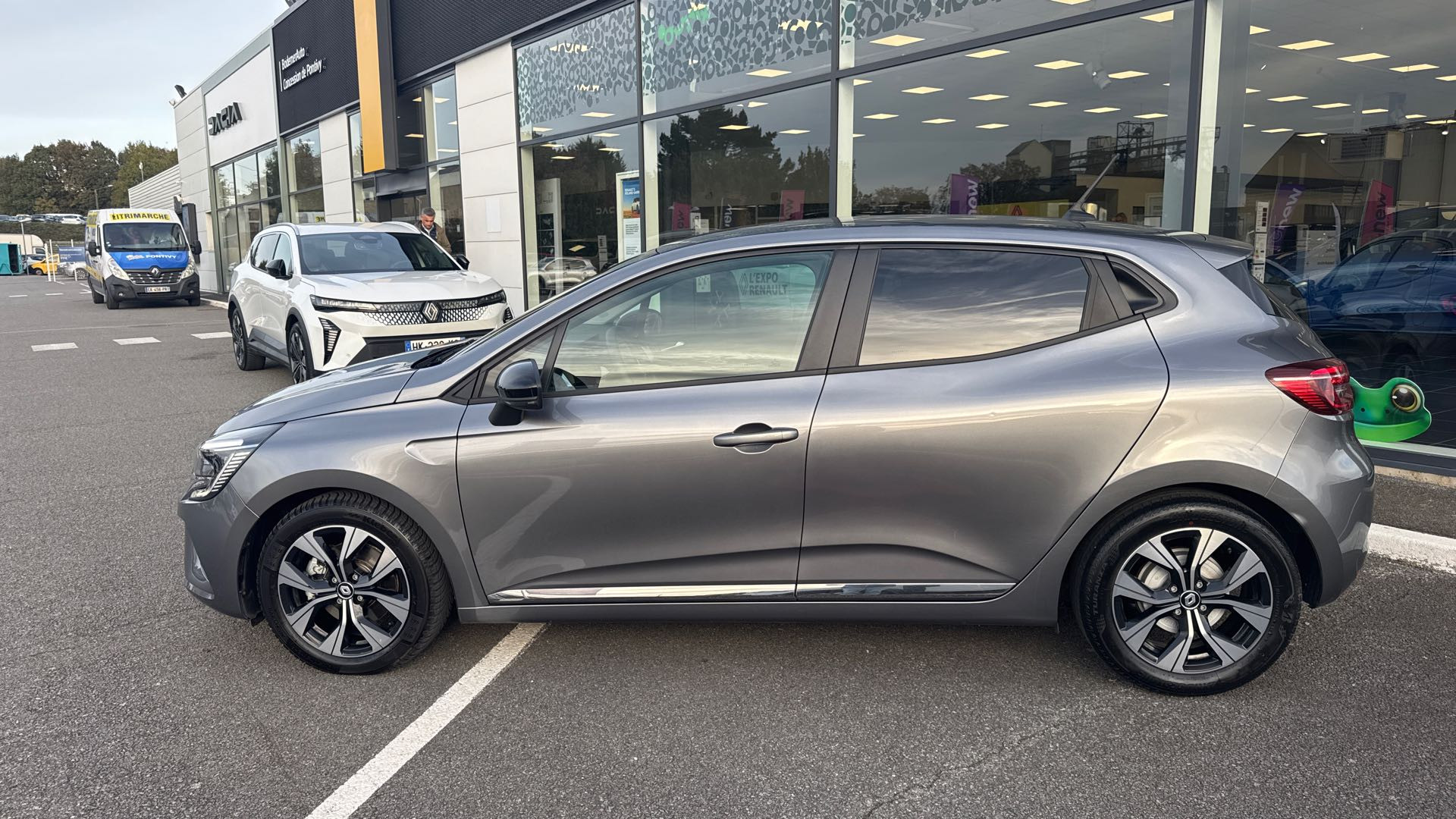 Vente en ligne Renault Clio 5 Clio E-Tech hybride 145 au prix de 16 990 €