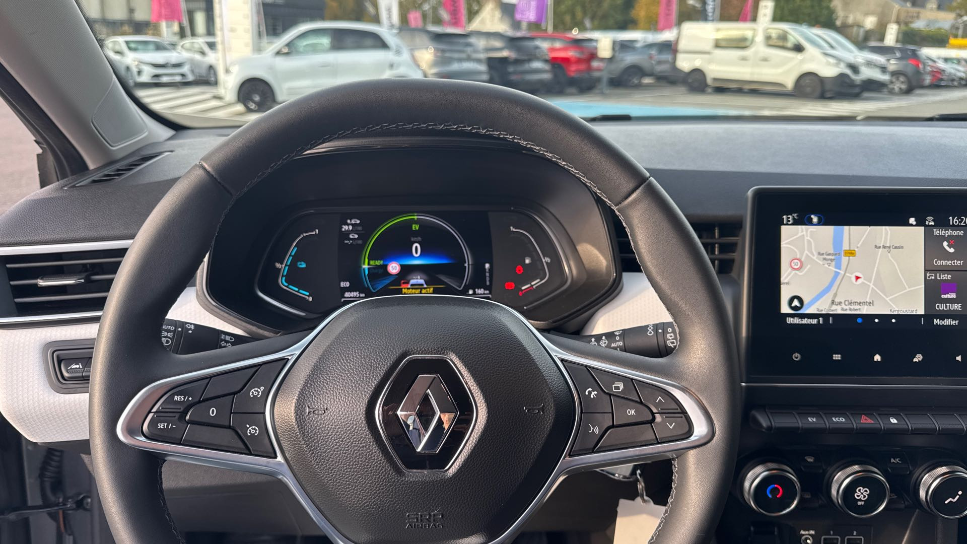 Vente en ligne Renault Clio 5 Clio E-Tech hybride 145 au prix de 16 990 €