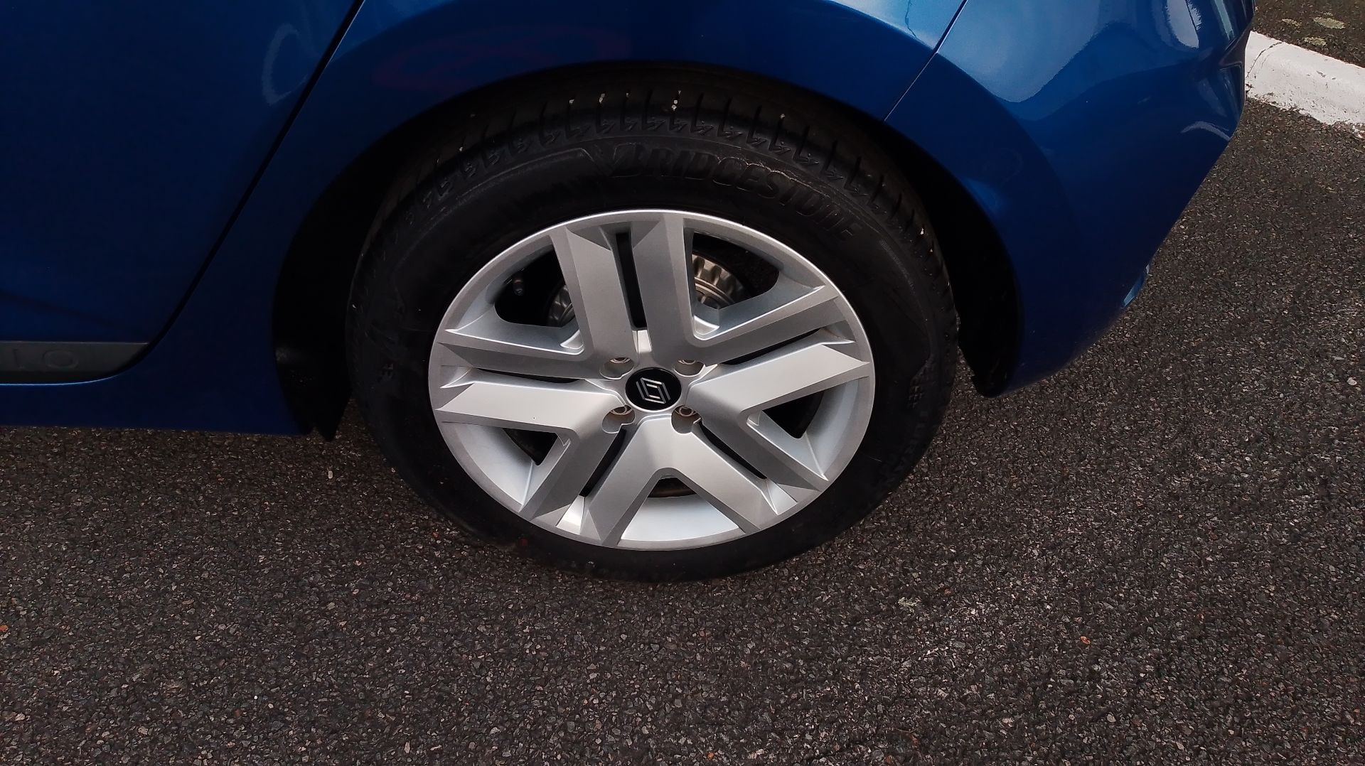 Vente en ligne Renault Clio 5 Clio TCe 100 GPL au prix de 14 490 €