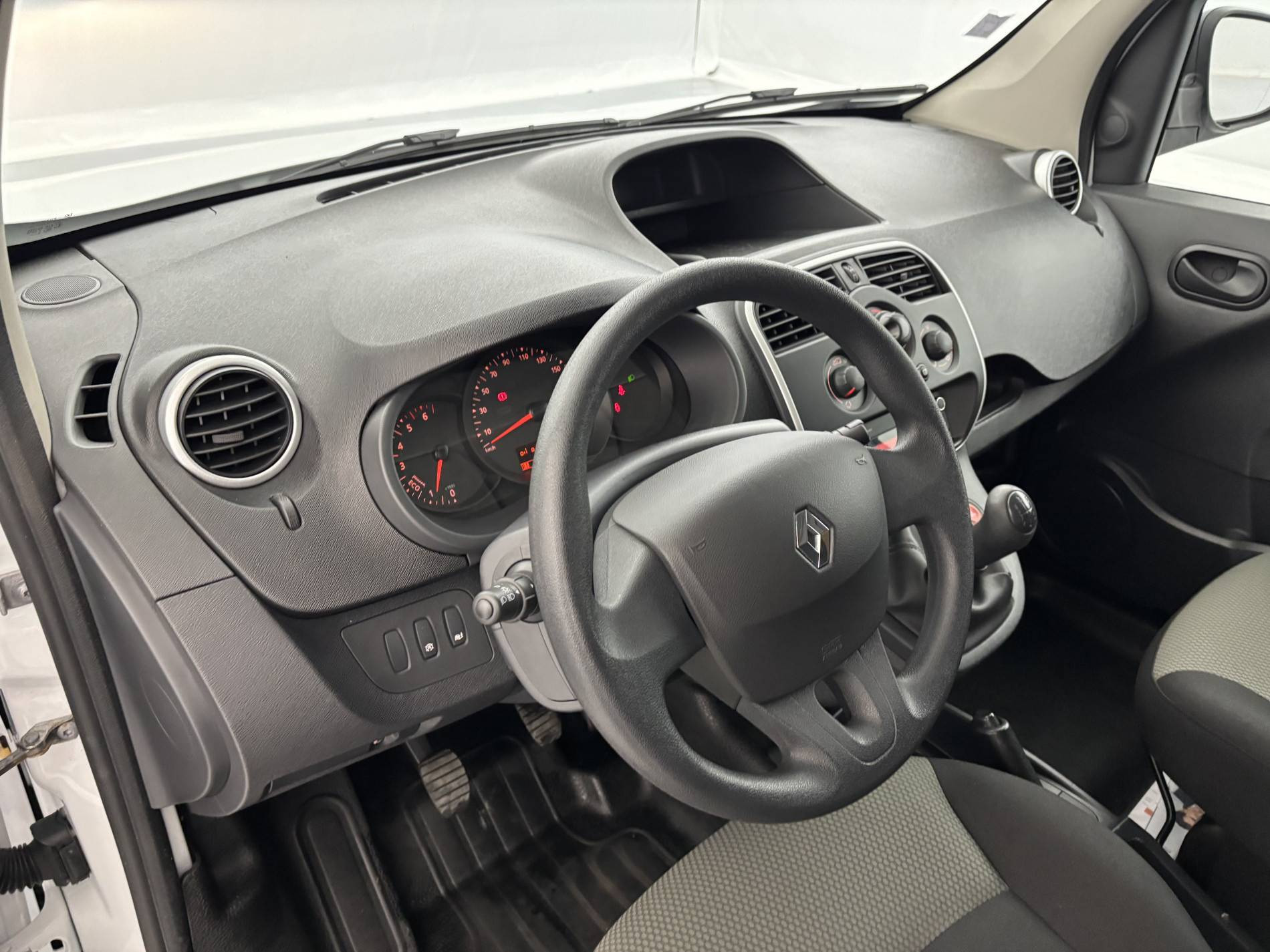 Vente en ligne Renault Kangoo Express  1.5 DCI 75 E6 au prix de 12 990 €