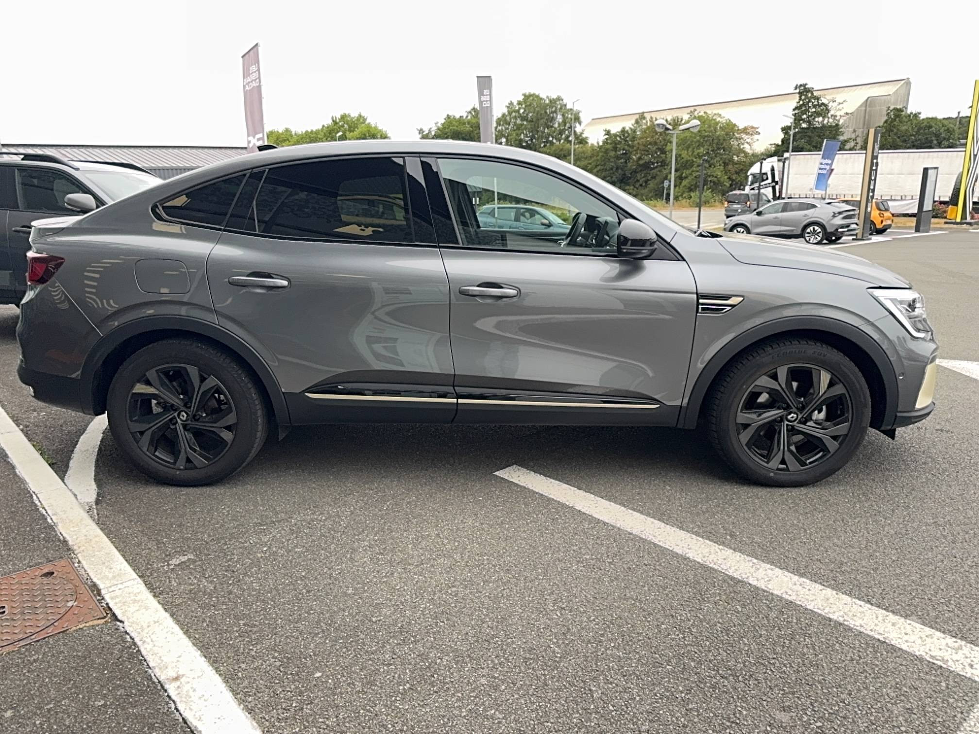 Vente en ligne Renault Arkana  E-Tech hybride 145 - 22 au prix de 21 990 €