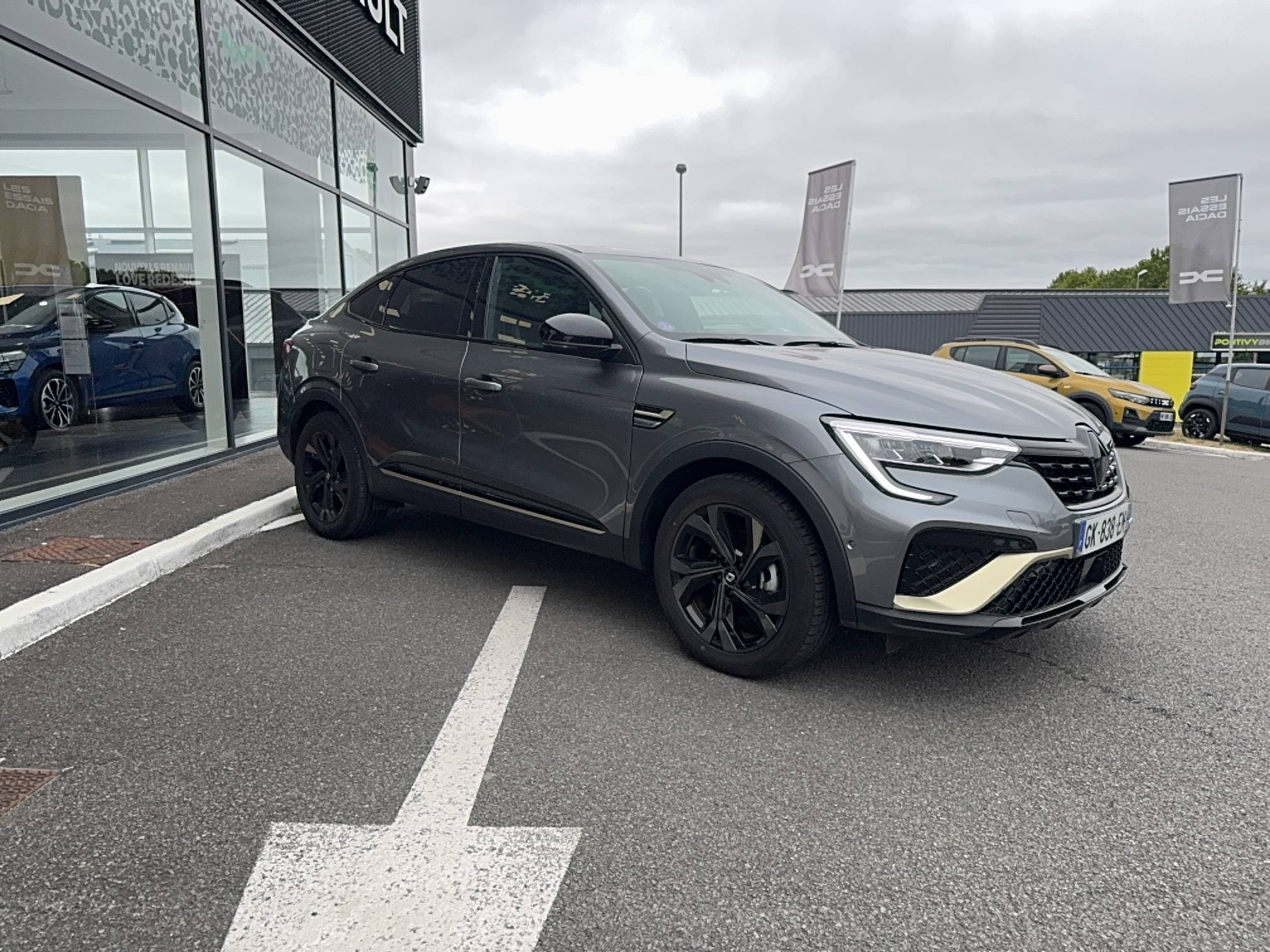 Vente en ligne Renault Arkana  E-Tech hybride 145 - 22 au prix de 21 990 €