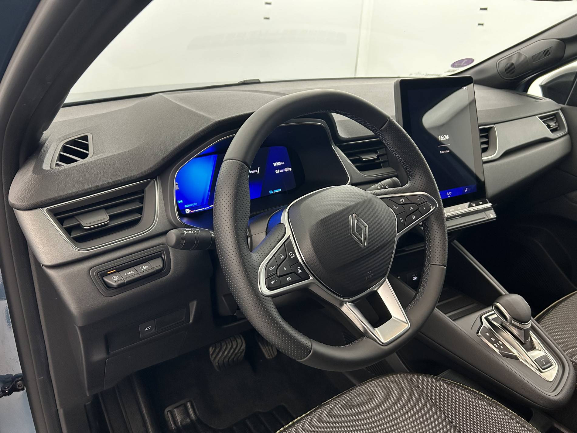 Vente en ligne Renault Symbioz  E-Tech full hybrid 145 au prix de 25 990 €