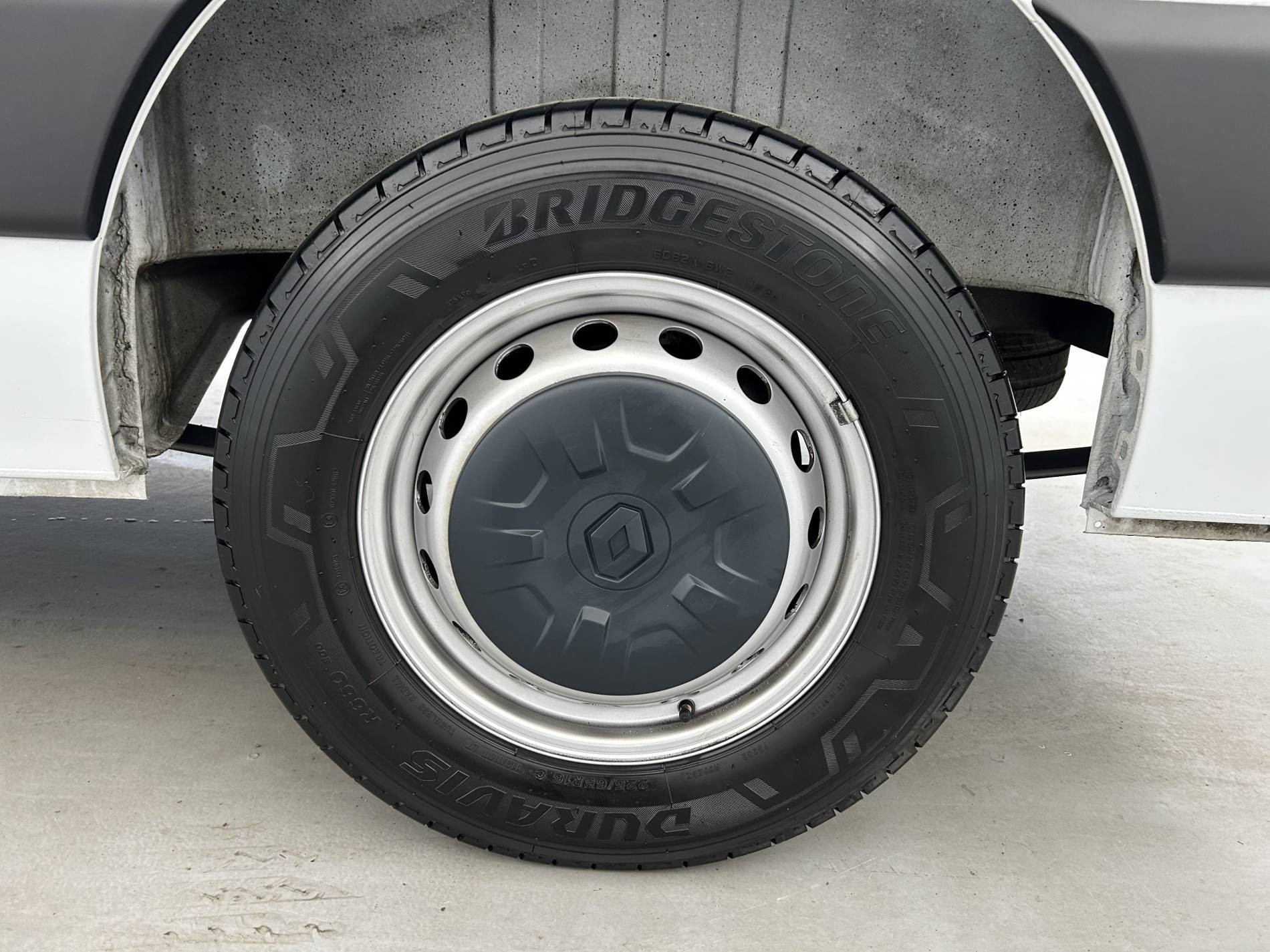 Vente en ligne Renault Master Fourgon MASTER FGN TRAC F3500 L2H2 BLUE DCI 135 au prix de 21 990 €