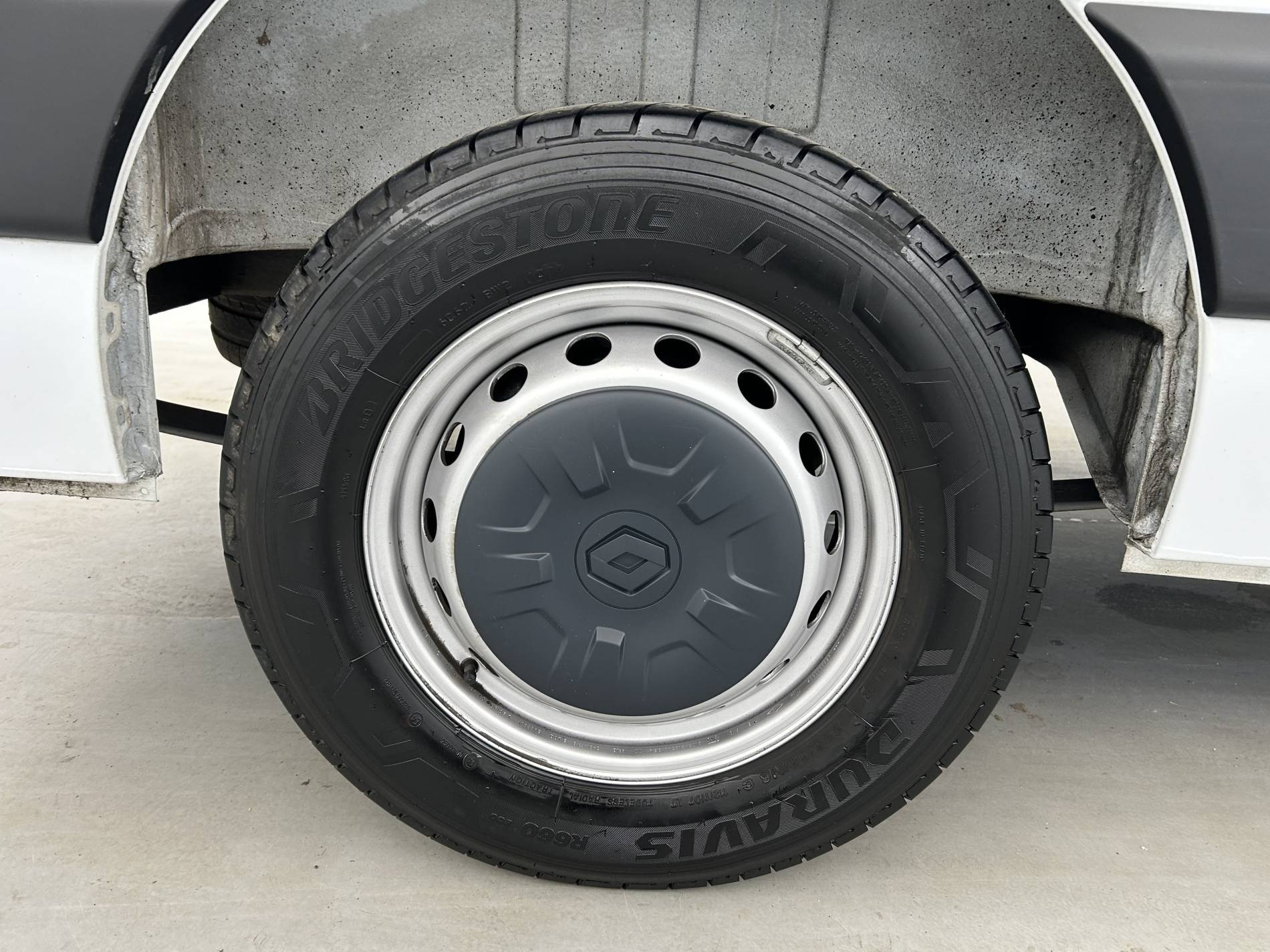 Vente en ligne Renault Master Fourgon MASTER FGN TRAC F3500 L2H2 BLUE DCI 135 au prix de 21 990 €