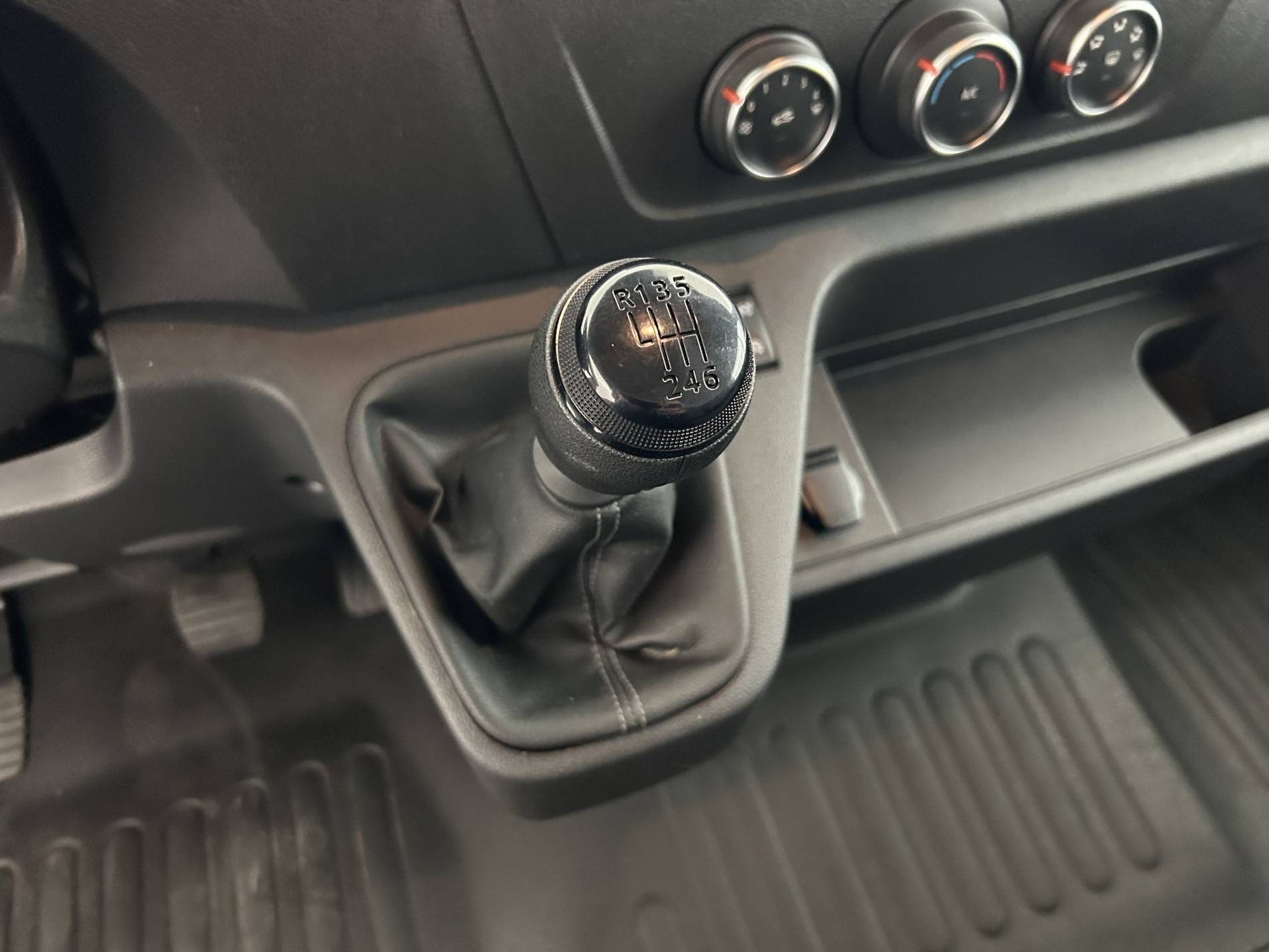 Vente en ligne Renault Master Fourgon MASTER FGN TRAC F3500 L2H2 BLUE DCI 135 au prix de 21 990 €