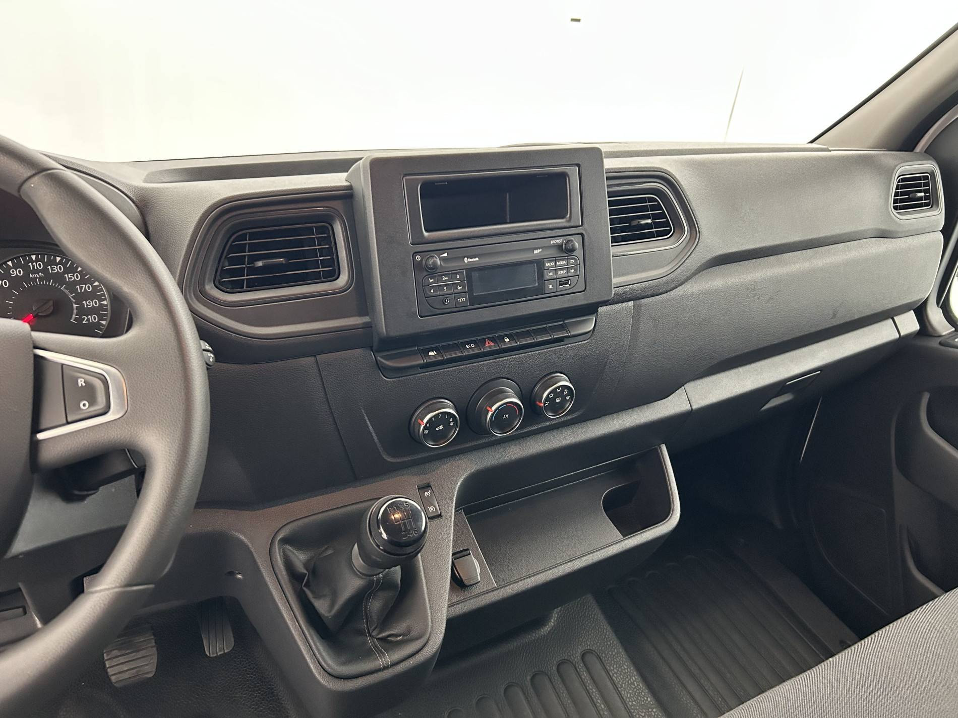 Vente en ligne Renault Master Fourgon MASTER FGN TRAC F3500 L2H2 BLUE DCI 135 au prix de 21 990 €