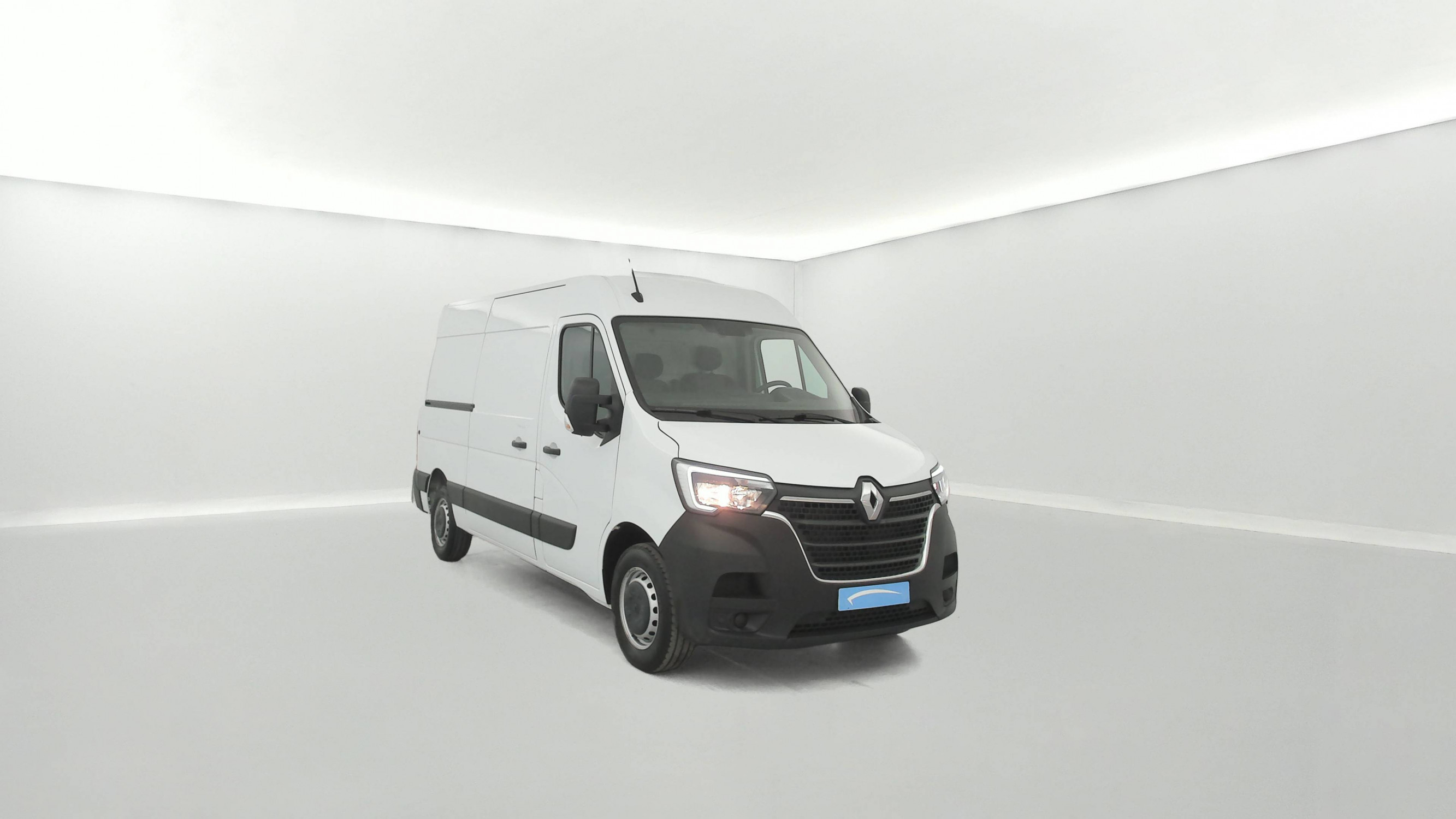 Vente en ligne Renault Master Fourgon MASTER FGN TRAC F3500 L2H2 BLUE DCI 135 au prix de 21 990 €