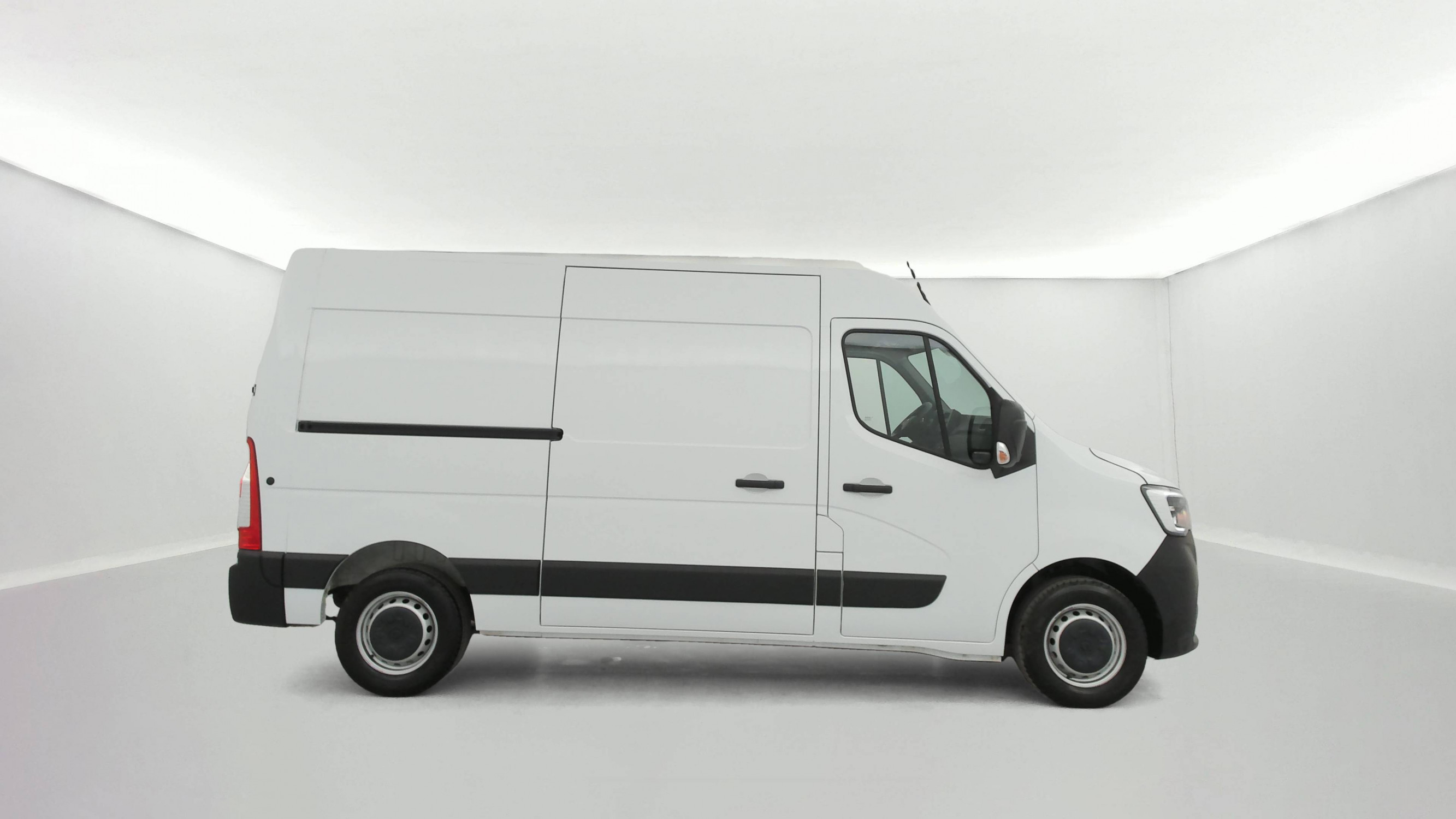 Vente en ligne Renault Master Fourgon MASTER FGN TRAC F3500 L2H2 BLUE DCI 135 au prix de 21 990 €