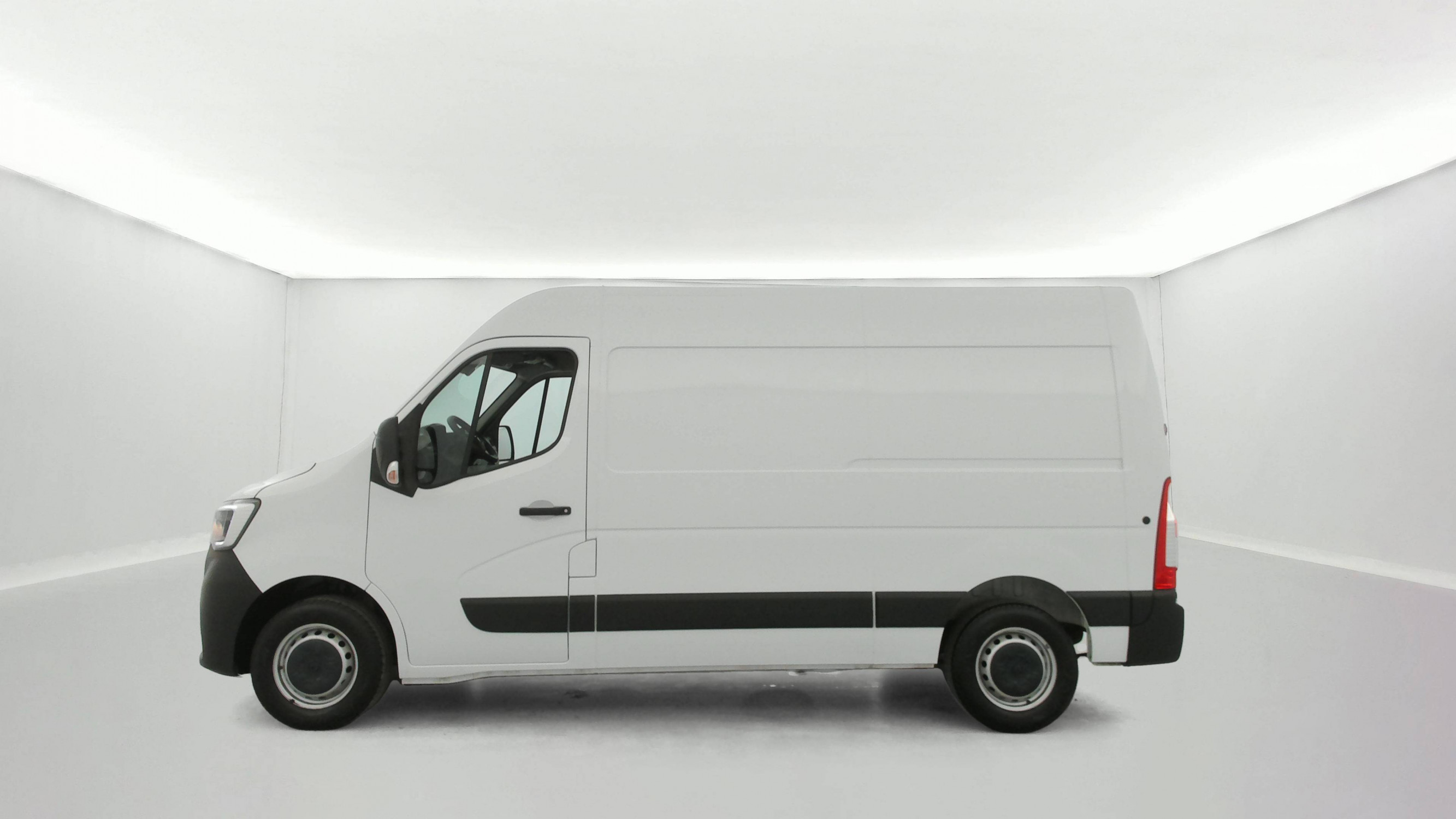 Renault Master Fourgon MASTER FGN TRAC F3500 L2H2 BLUE DCI 135 occasion de 2024 en vente à Pontivy