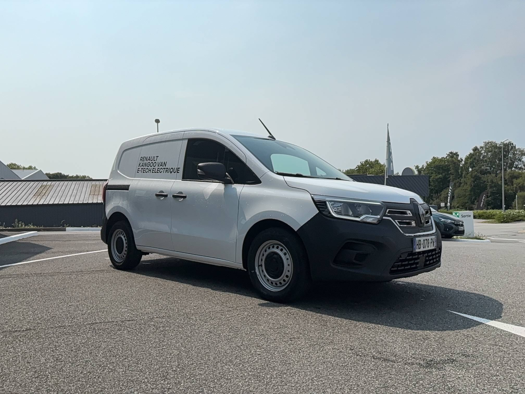 Vente en ligne Renault Kangoo Van E-Tech  FG TOLE L1 AC11 GSR2 au prix de 28 500 €