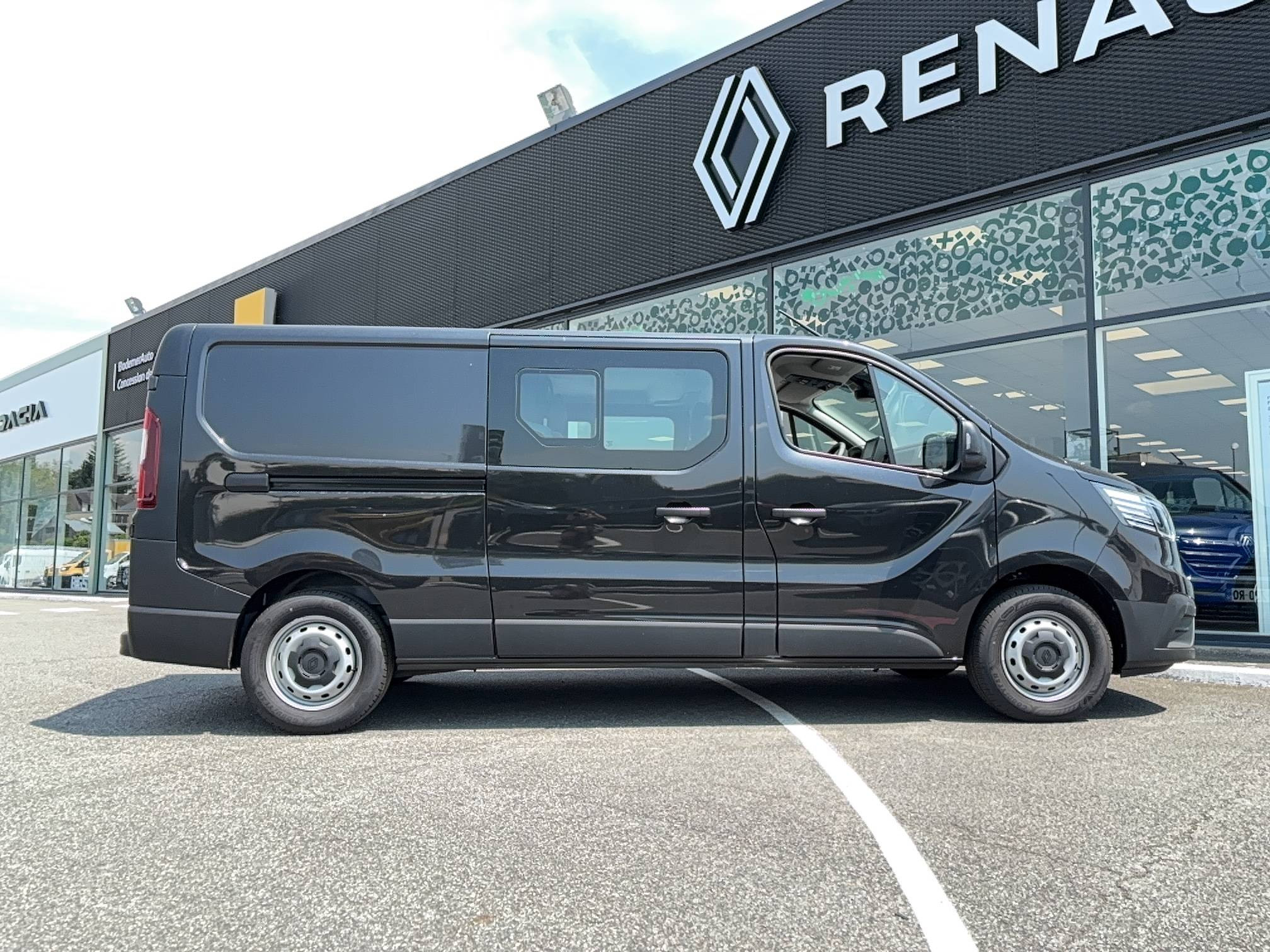 Vente en ligne Renault Trafic Cabine Approfondie TRAFIC CA BLUE DCI 170 L2H1 3T AUTO au prix de 38 990 €