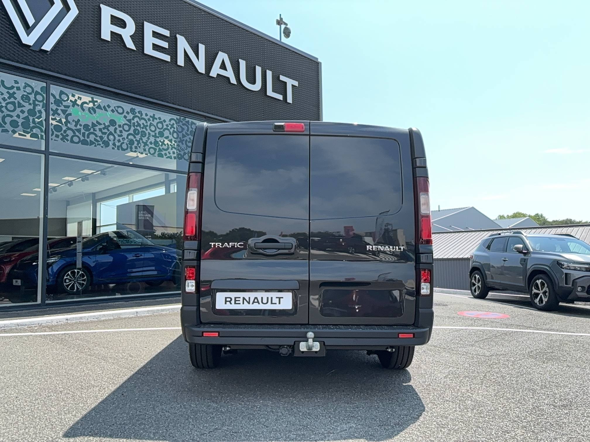 Vente en ligne Renault Trafic Cabine Approfondie TRAFIC CA BLUE DCI 170 L2H1 3T AUTO au prix de 38 990 €