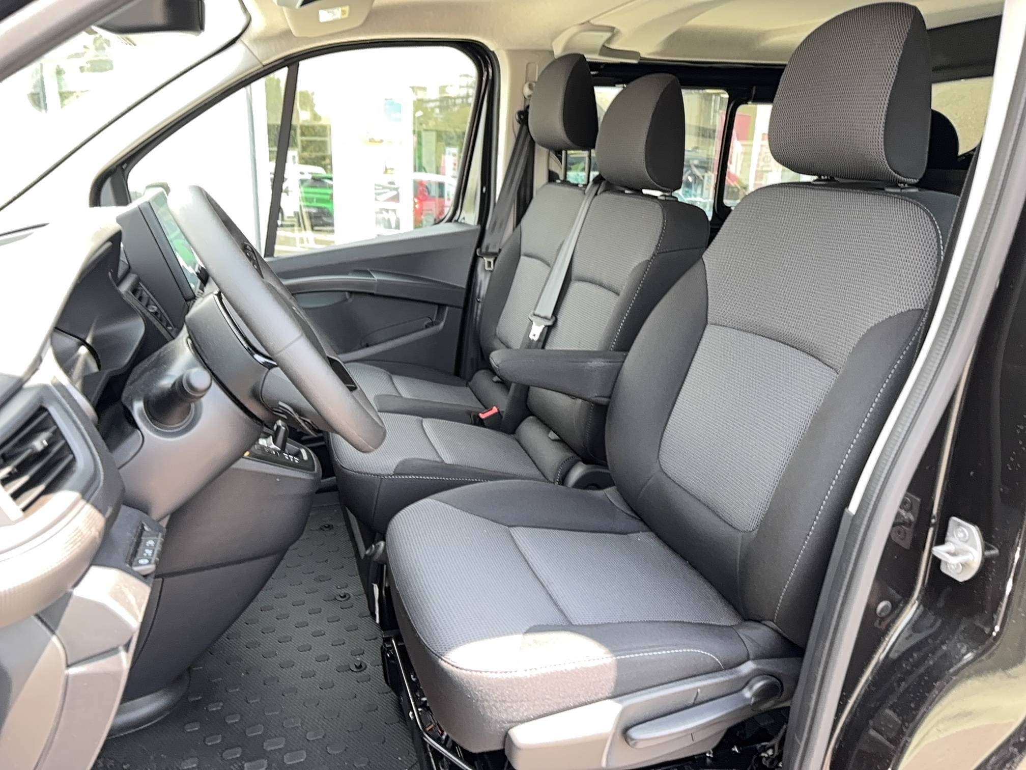 Vente en ligne Renault Trafic Cabine Approfondie TRAFIC CA BLUE DCI 170 L2H1 3T AUTO au prix de 38 990 €