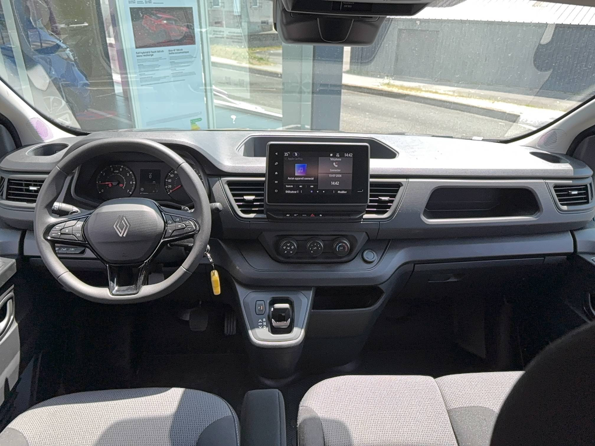 Vente en ligne Renault Trafic Cabine Approfondie TRAFIC CA BLUE DCI 170 L2H1 3T AUTO au prix de 38 990 €