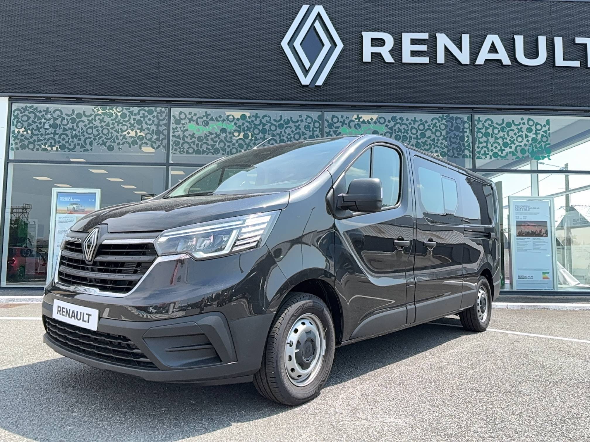 Vente en ligne Renault Trafic Cabine Approfondie TRAFIC CA BLUE DCI 170 L2H1 3T AUTO au prix de 38 990 €