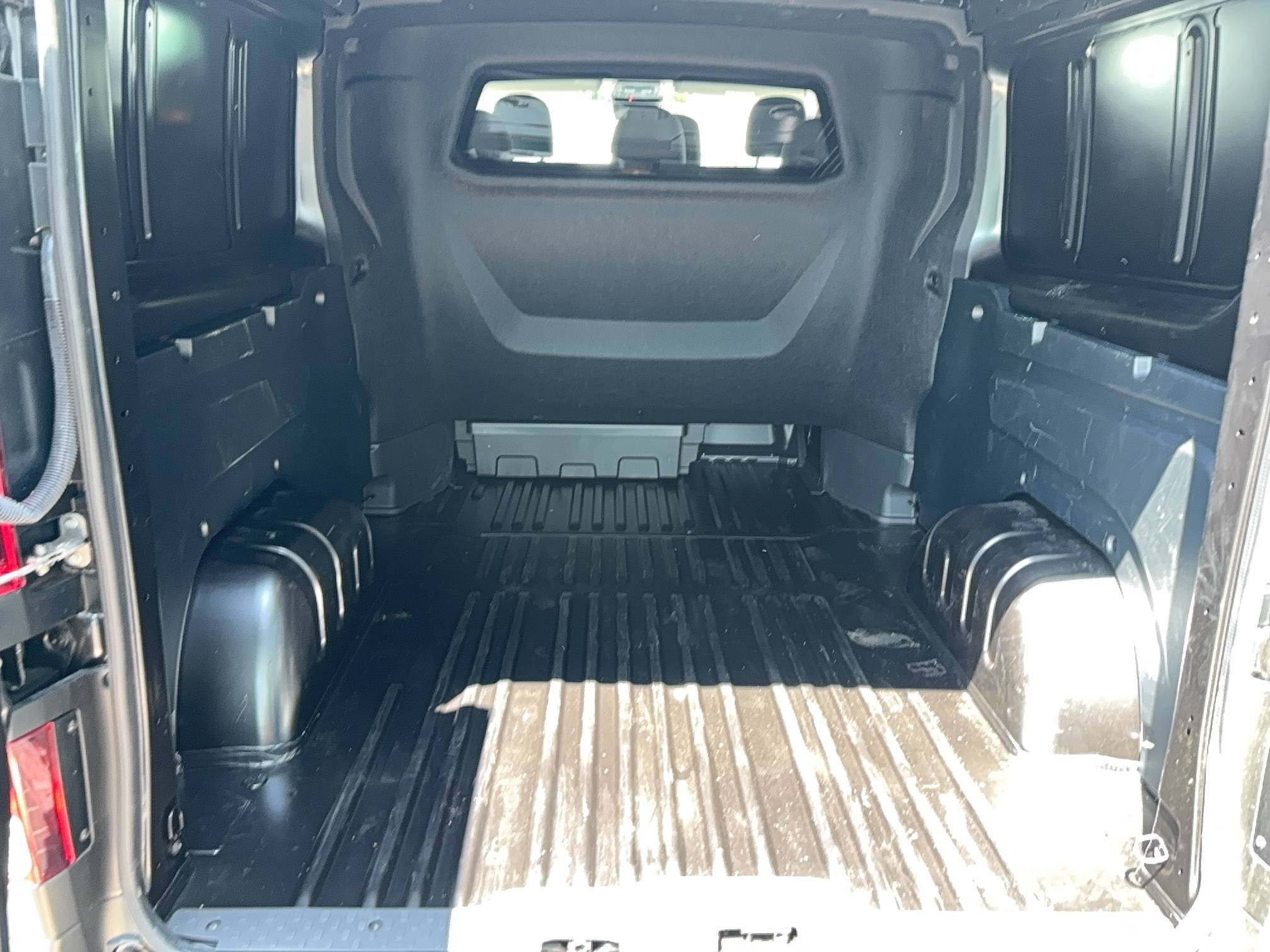 Vente en ligne Renault Trafic Cabine Approfondie TRAFIC CA BLUE DCI 170 L2H1 3T AUTO au prix de 38 990 €