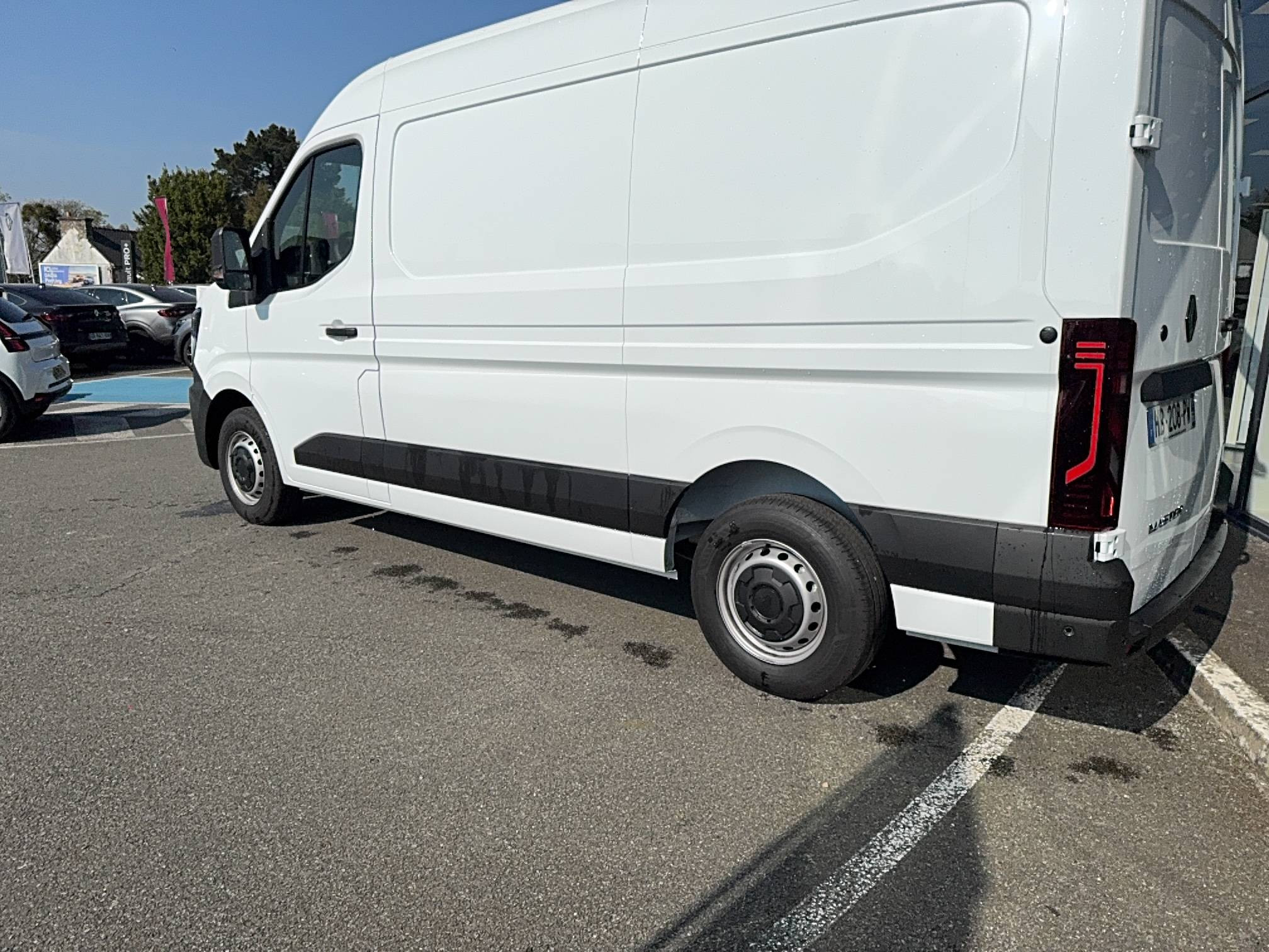 Vente en ligne Renault Master E-Tech MASTER ELECTRIQUE FGN L2H2 3T5 GRANDE AUTONOMIE au prix de 49 930 €