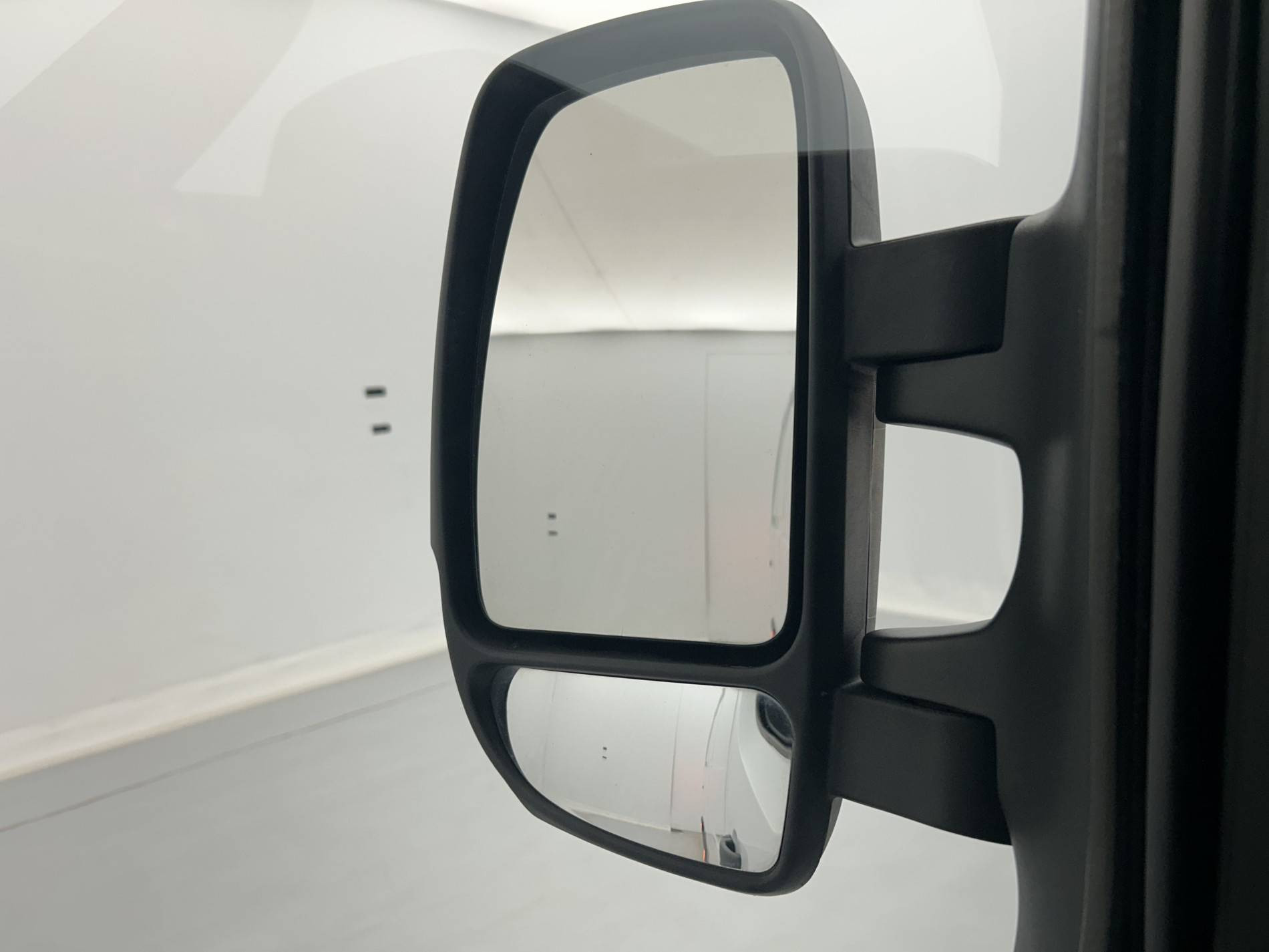 Vente en ligne Renault Master Fourgon MASTER CA TRAC F3500 L2H2 BLUE DCI 135 au prix de 24 990 €