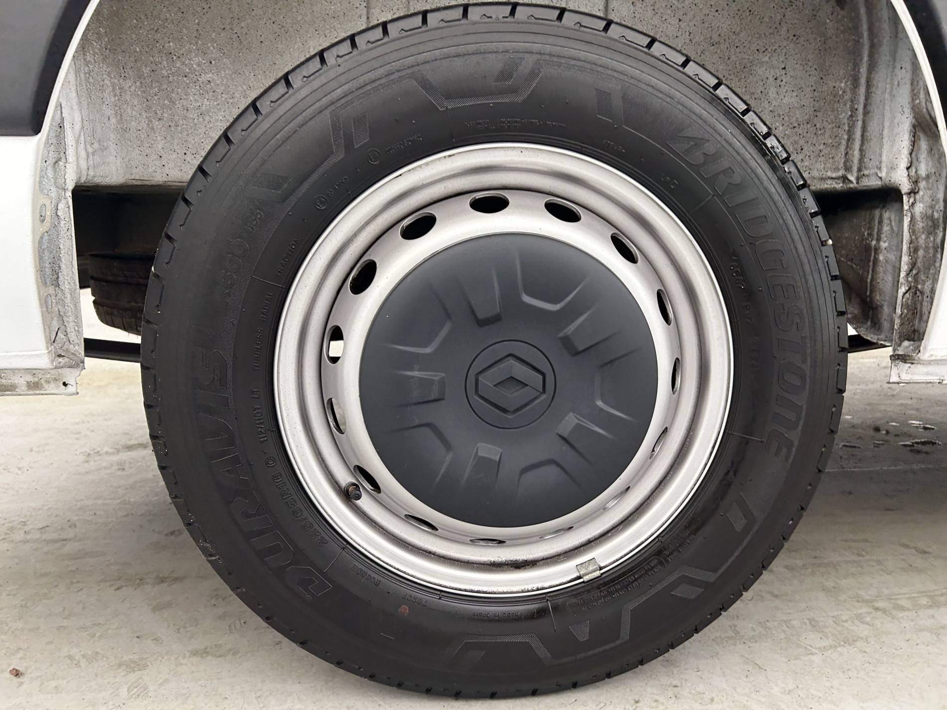 Vente en ligne Renault Master Fourgon MASTER CA TRAC F3500 L2H2 BLUE DCI 135 au prix de 24 990 €