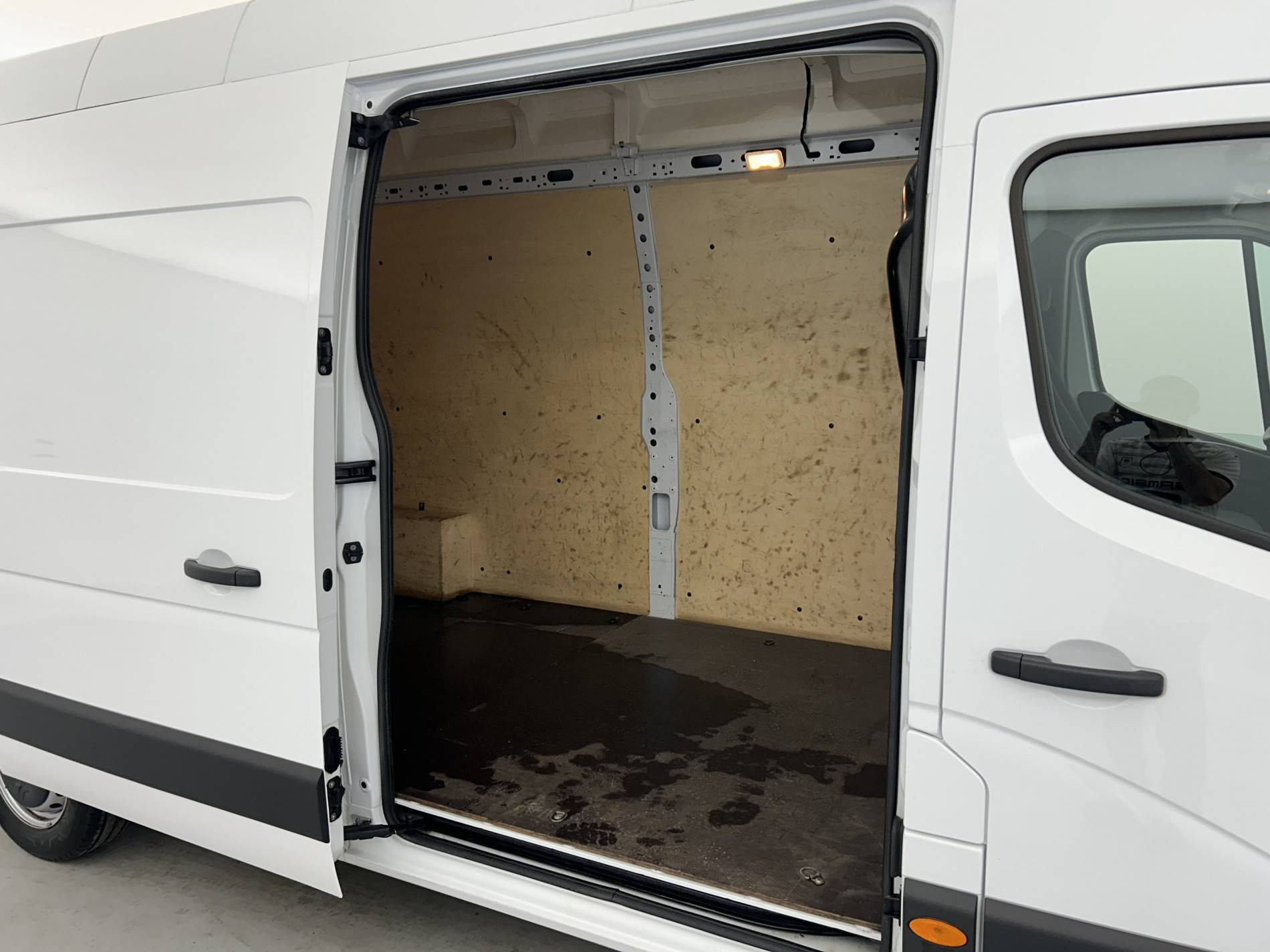 Vente en ligne Renault Master Fourgon MASTER CA TRAC F3500 L2H2 BLUE DCI 135 au prix de 24 990 €