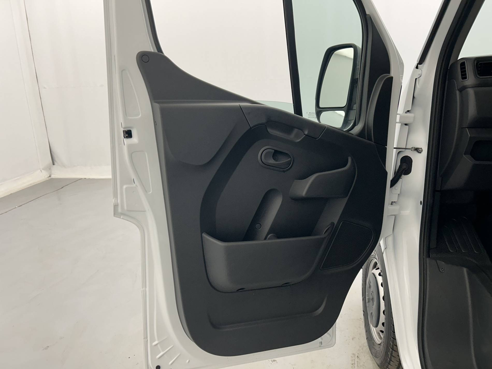 Vente en ligne Renault Master Fourgon MASTER CA TRAC F3500 L2H2 BLUE DCI 135 au prix de 24 990 €
