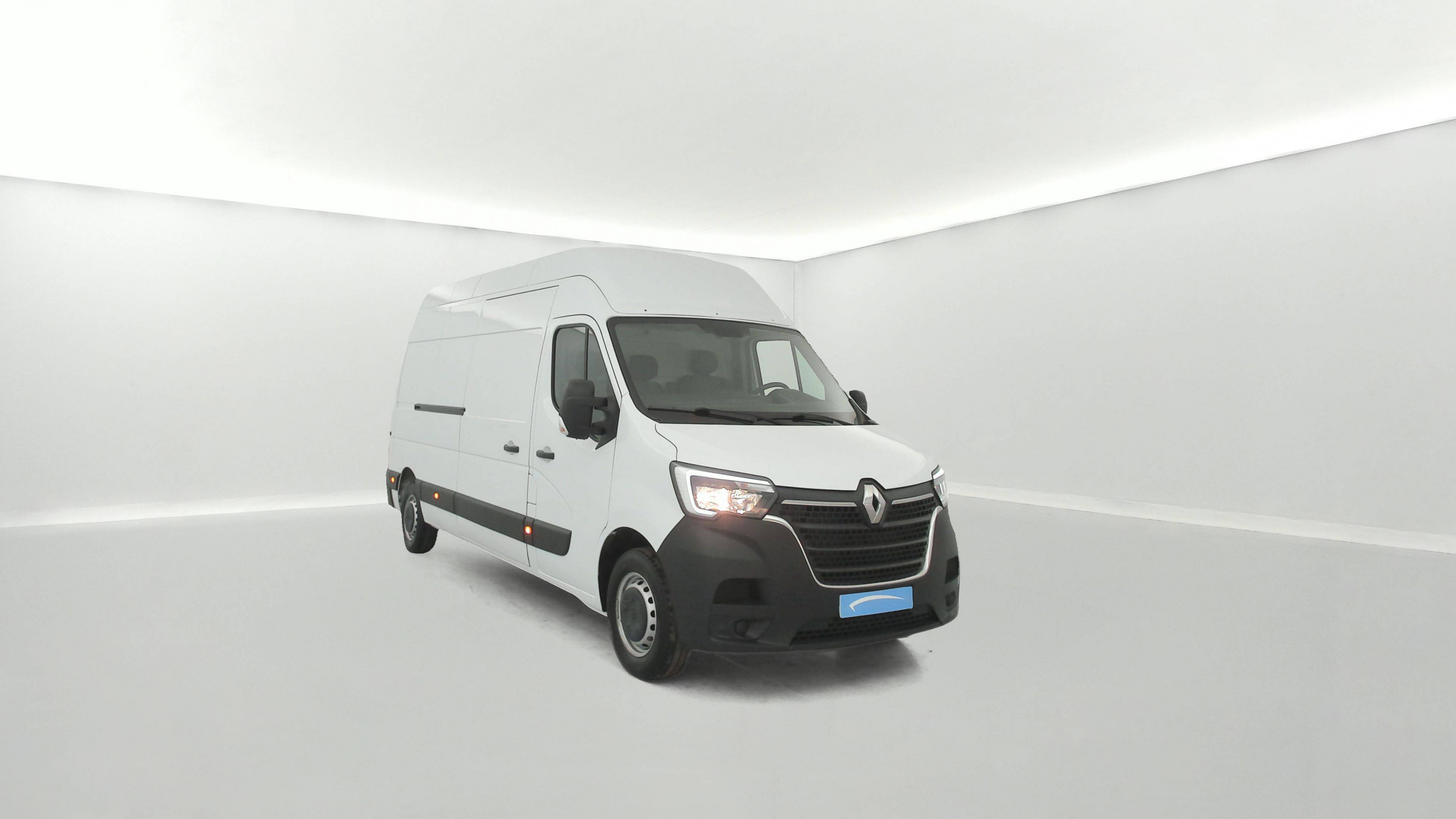 Vente en ligne Renault Master Fourgon MASTER CA TRAC F3500 L2H2 BLUE DCI 135 au prix de 24 990 €