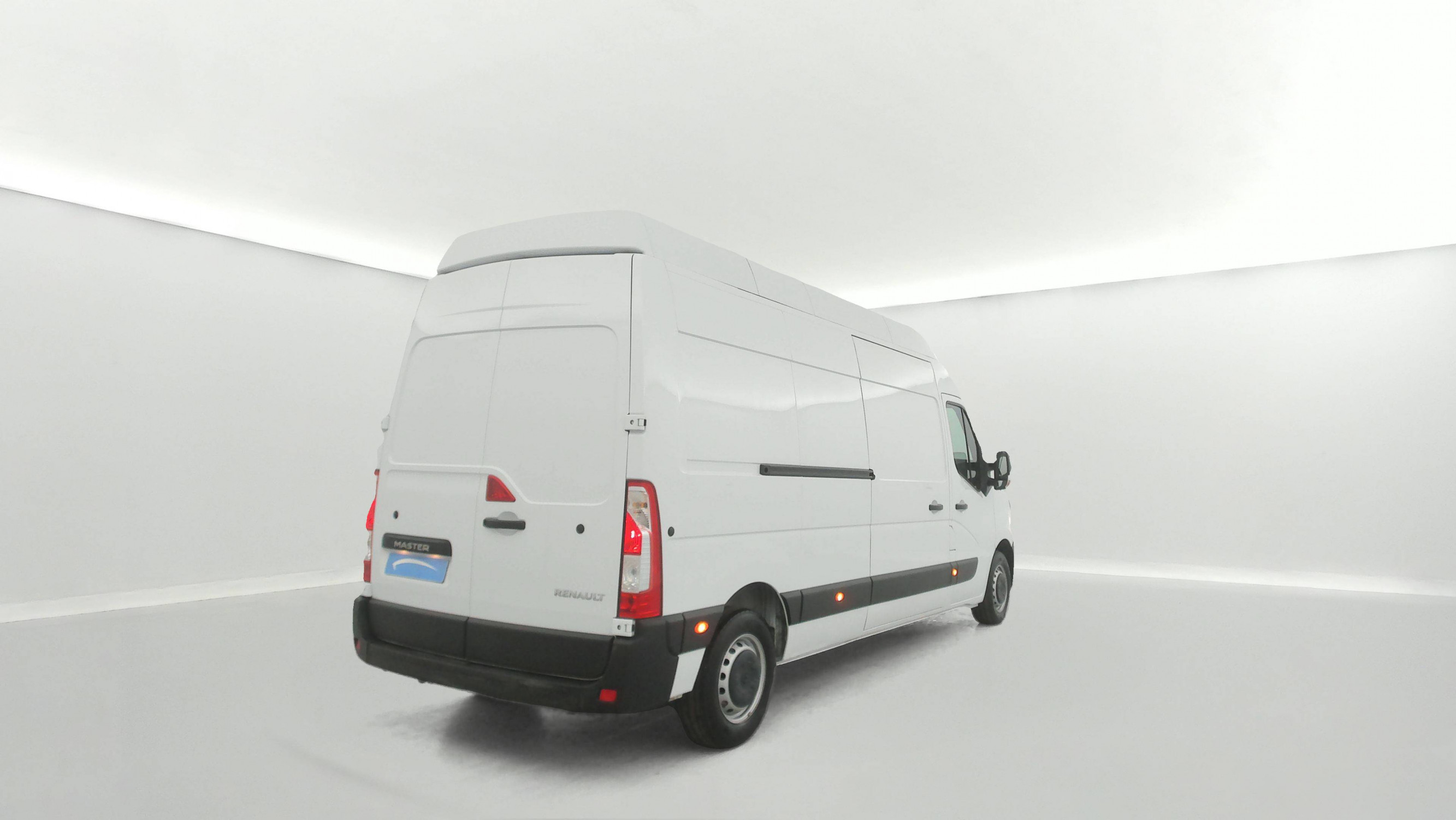 Vente en ligne Renault Master Fourgon MASTER CA TRAC F3500 L2H2 BLUE DCI 135 au prix de 24 990 €