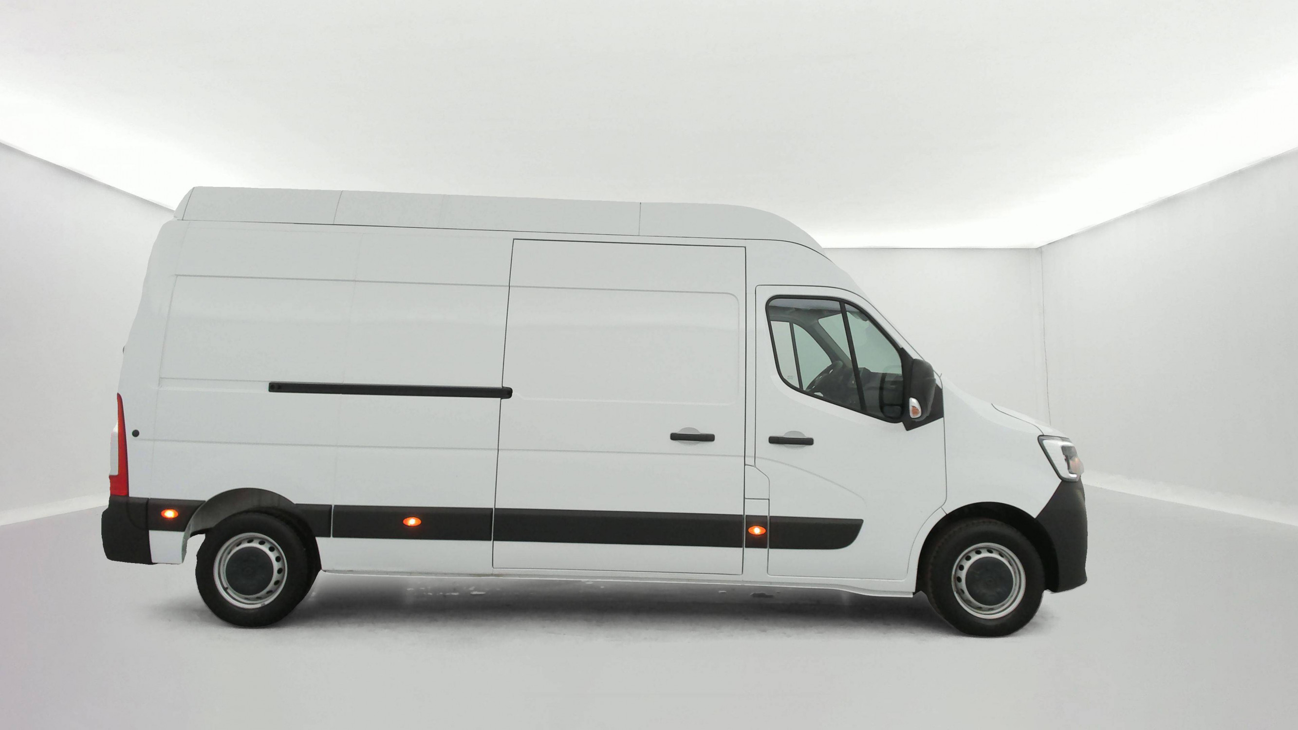 Vente en ligne Renault Master Fourgon MASTER CA TRAC F3500 L2H2 BLUE DCI 135 au prix de 24 990 €