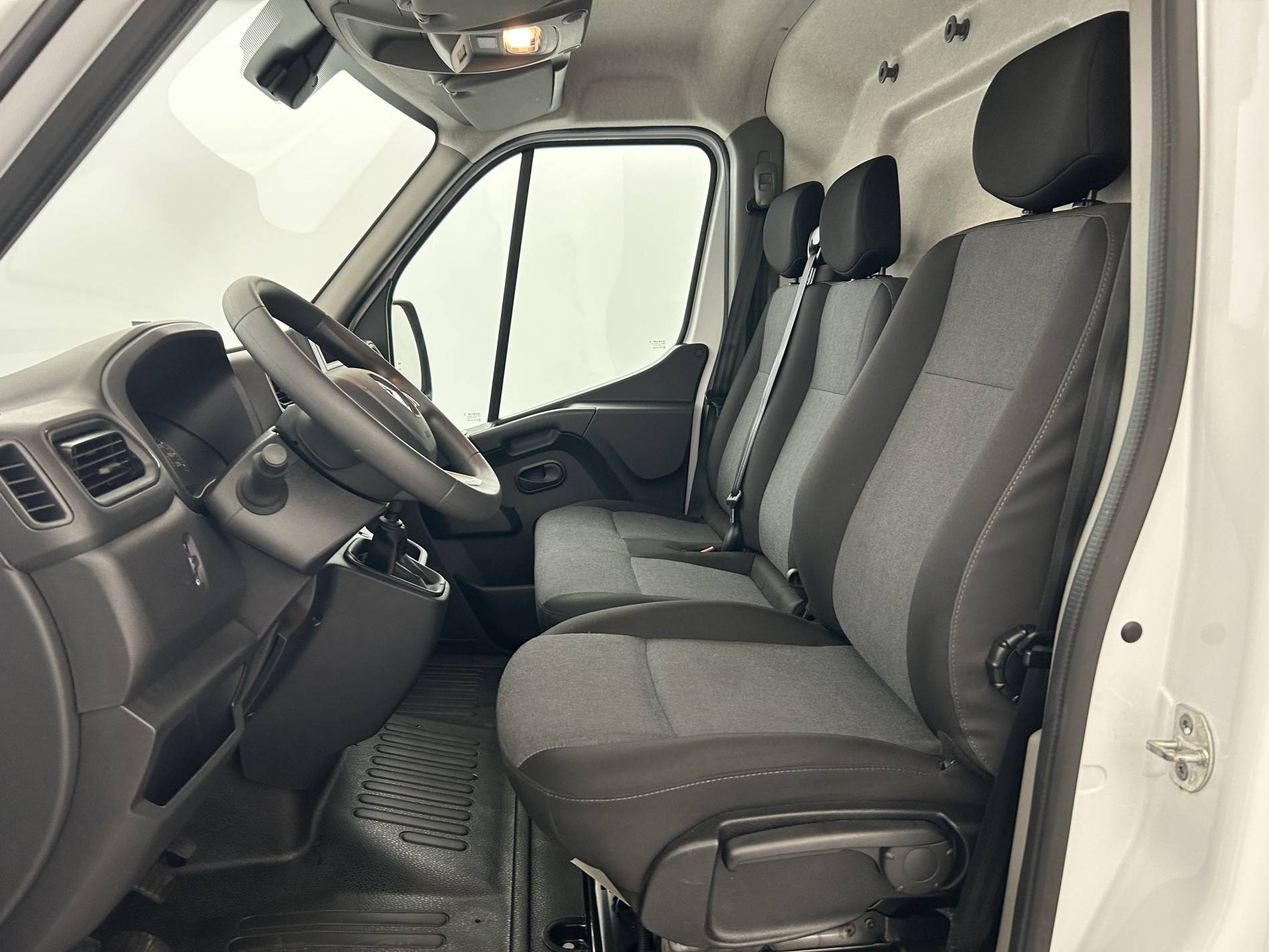 Vente en ligne Renault Master Fourgon MASTER CA TRAC F3500 L2H2 BLUE DCI 135 au prix de 24 990 €