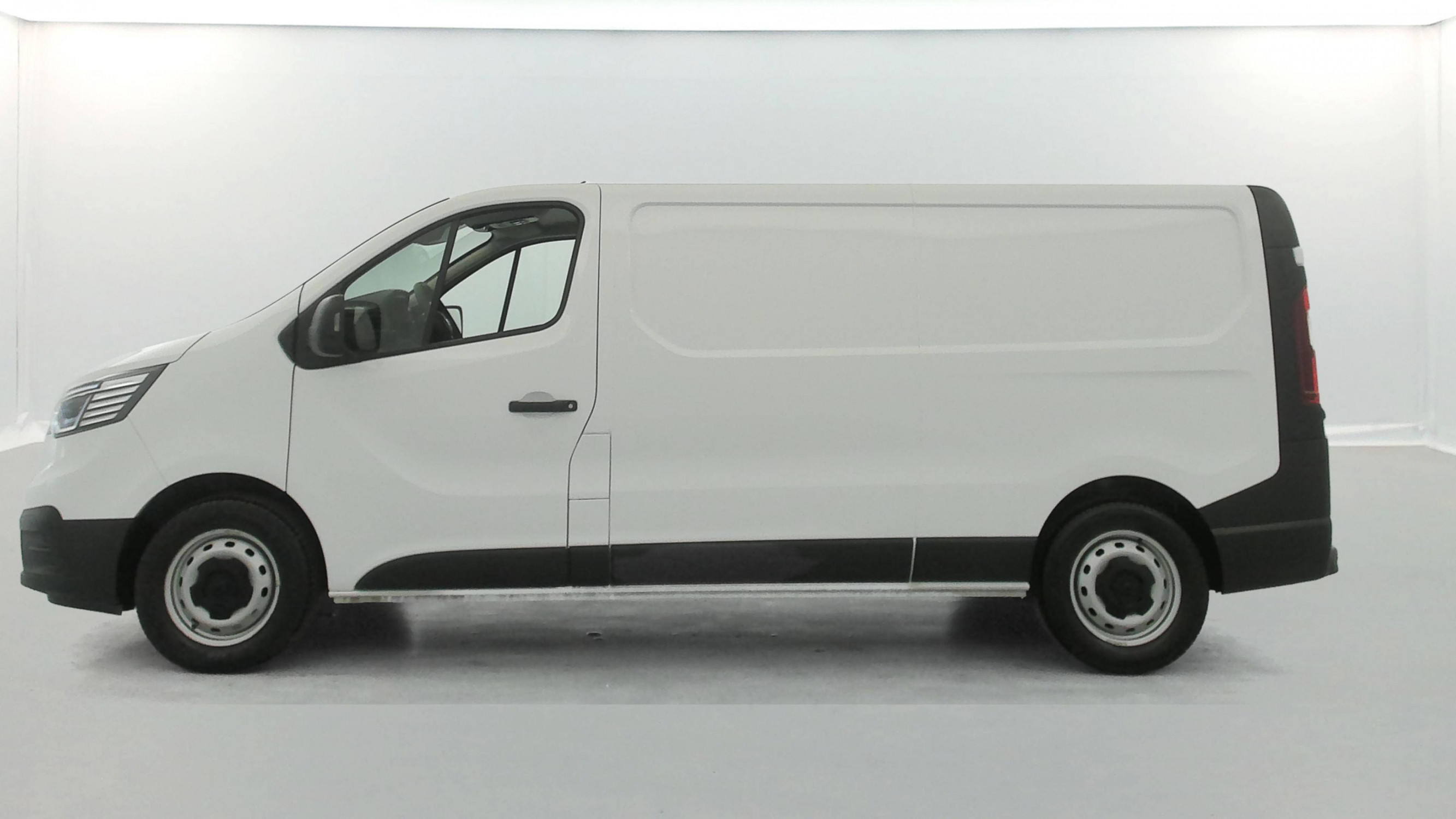 Renault Trafic 3 Fourgon TRAFIC FGN L2H1 3000 KG BLUE DCI 130 occasion de 2023 en vente à Pontivy