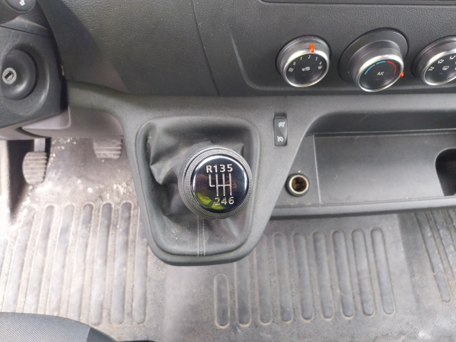 Vente en ligne Renault Master Fourgon MASTER FGN TRAC F3500 L2H2 BLUE DCI 135 au prix de 20 990 €