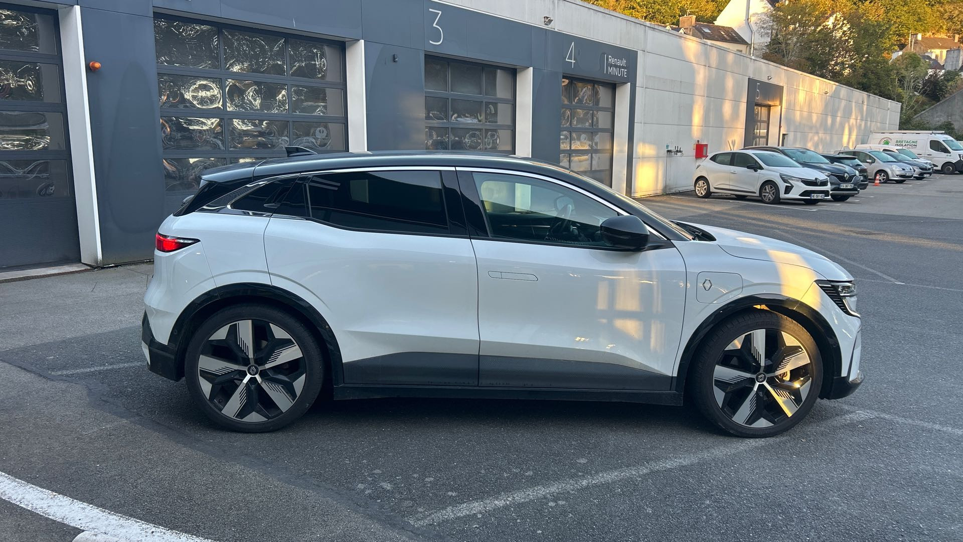 Vente en ligne Renault Megane E-Tech  EV60 220 ch super charge au prix de 28 990 €